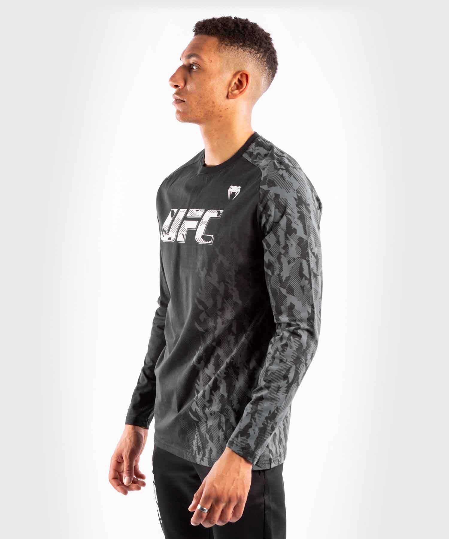 VENUM／ヴェナム　ロングスリーブ　　UFC VENUM AUTHENTIC FIGHT WEEK MEN'S LONG SLEEVE／UFC VENUM オーセンティック ファイトウィーク メンズ ロングスリーブ（黒）