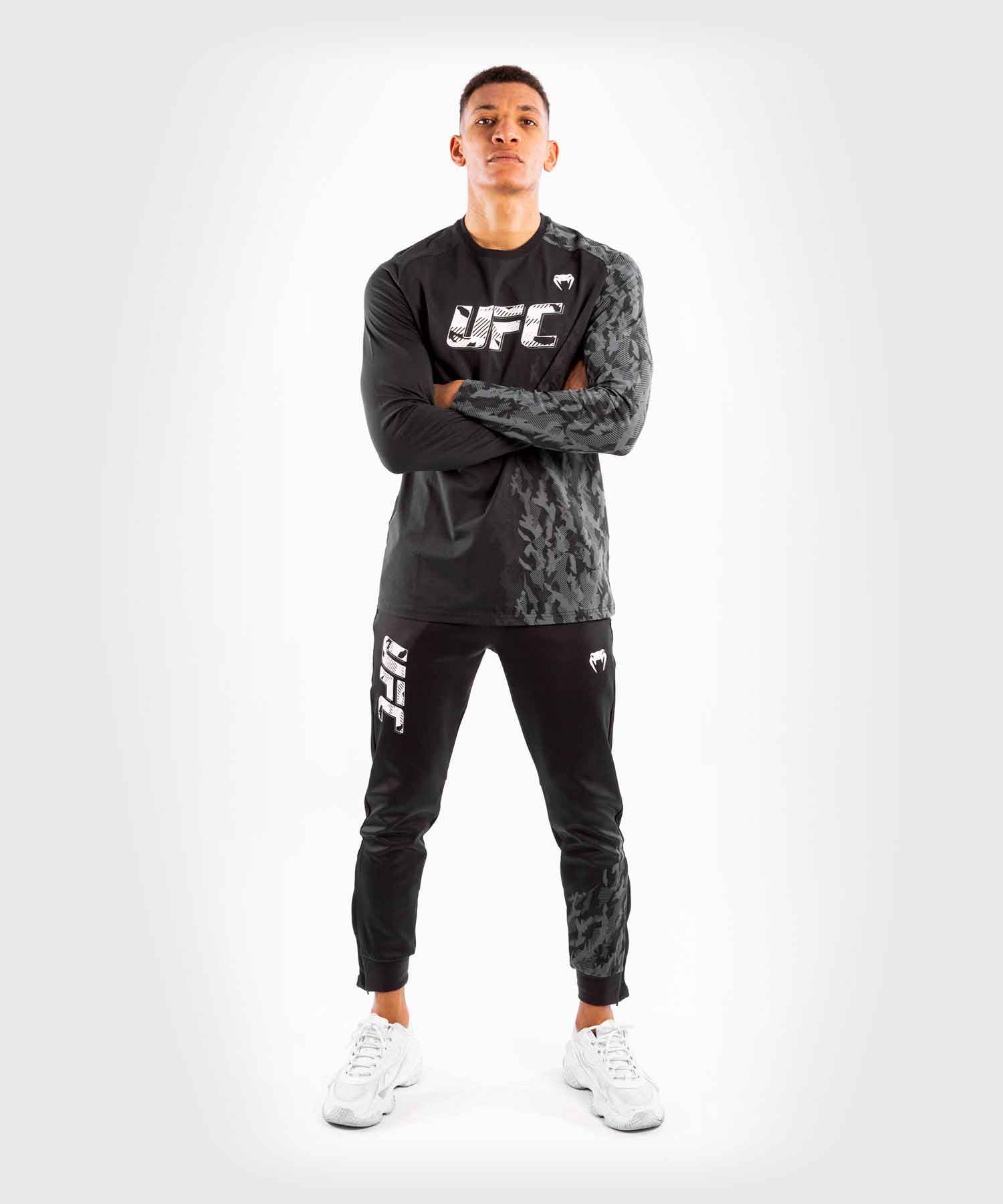 VENUM／ヴェナム　ロングスリーブ　　UFC VENUM AUTHENTIC FIGHT WEEK MEN'S LONG SLEEVE／UFC VENUM オーセンティック ファイトウィーク メンズ ロングスリーブ（黒）