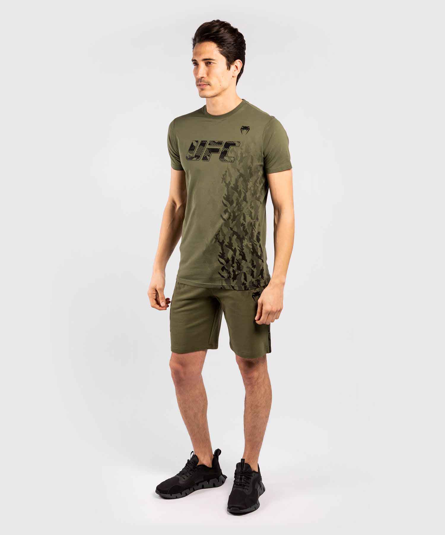 VENUM／ヴェナム　トレーニング・フィットネスショーツ　　UFC VENUM AUTHENTIC FIGHT WEEK MEN'S SHORTS／UFC VENUM オーセンティック ファイトウィーク メンズ ショーツ（カーキ）