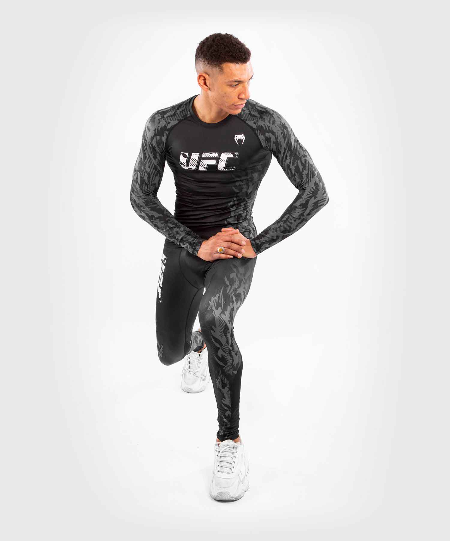 VENUM／ヴェナム　ラッシュガード　　UFC VENUM AUTHENTIC FIGHT WEEK MEN'S PERFORMANCE LONG SLEEVE RASHGUARD／UFC VENUM オーセンティック ファイトウィーク メンズ パフォーマンス ロングスリーブ ラッシュガード（黒）