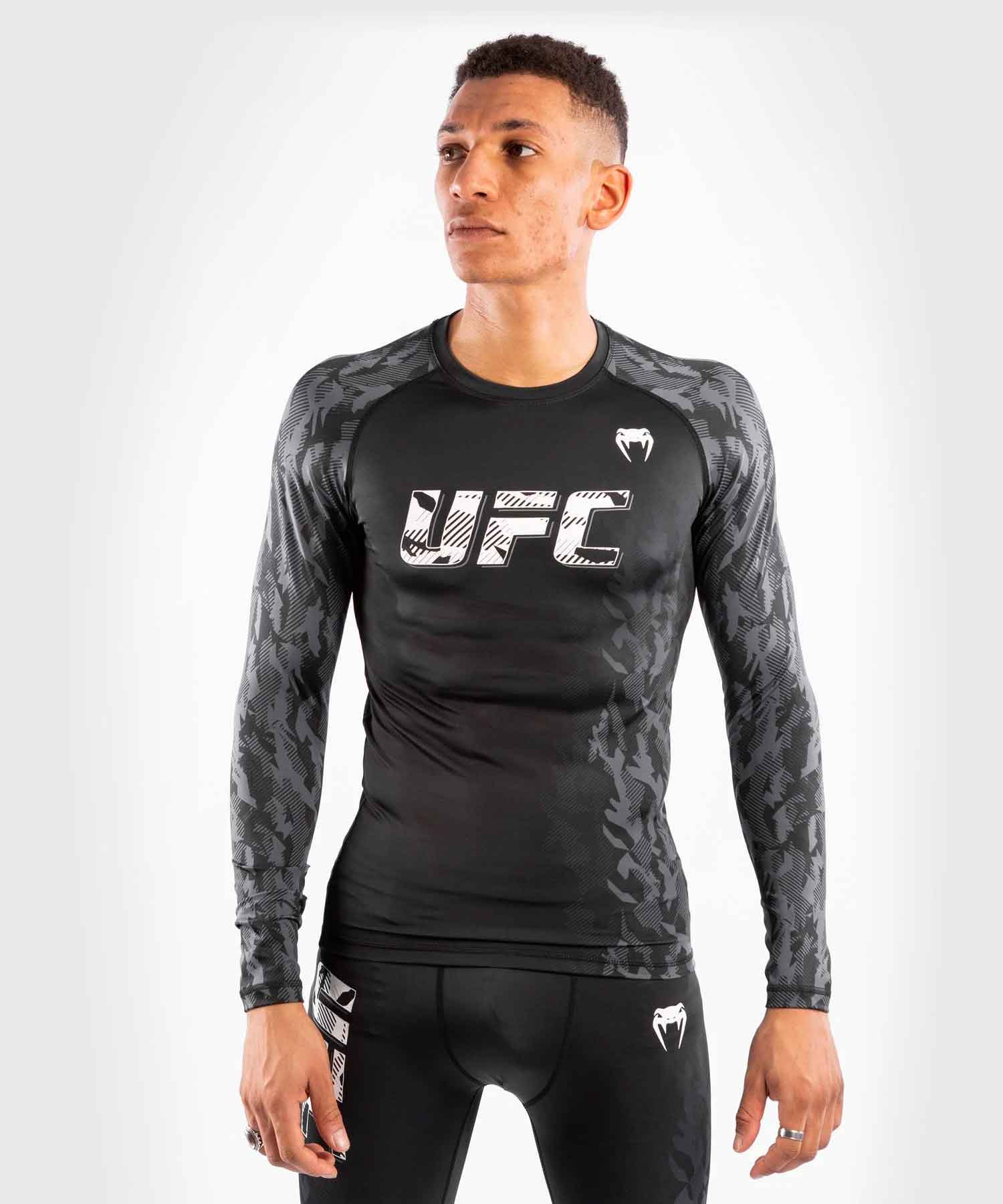 VENUM／ヴェナム　ラッシュガード　　UFC VENUM AUTHENTIC FIGHT WEEK MEN'S PERFORMANCE LONG SLEEVE RASHGUARD／UFC VENUM オーセンティック ファイトウィーク メンズ パフォーマンス ロングスリーブ ラッシュガード（黒）