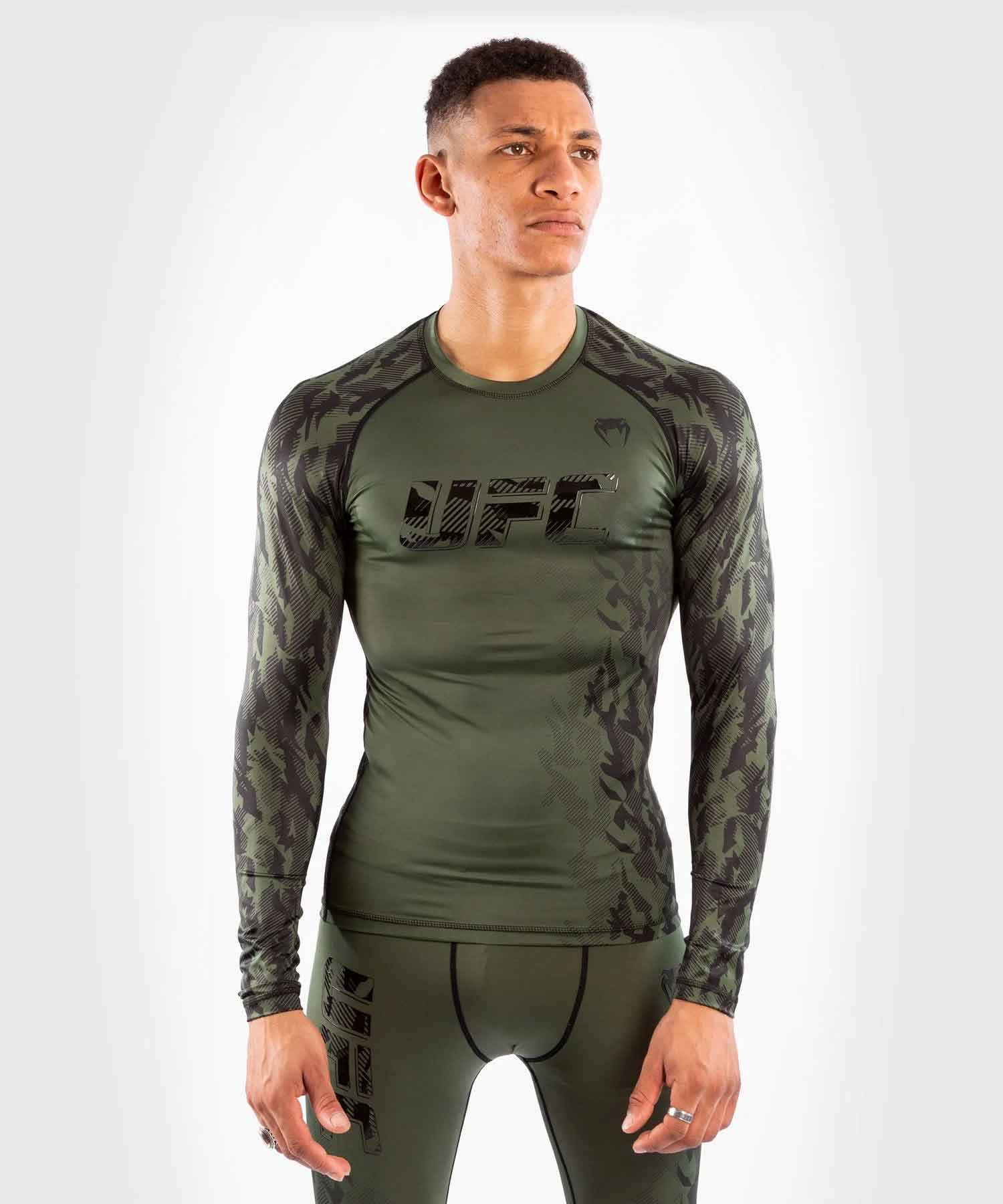 VENUM／ヴェナム　ラッシュガード　　UFC VENUM AUTHENTIC FIGHT WEEK MEN'S PERFORMANCE LONG SLEEVE RASHGUARD／UFC VENUM オーセンティック ファイトウィーク メンズ パフォーマンス ロングスリーブ ラッシュガード（カーキ）