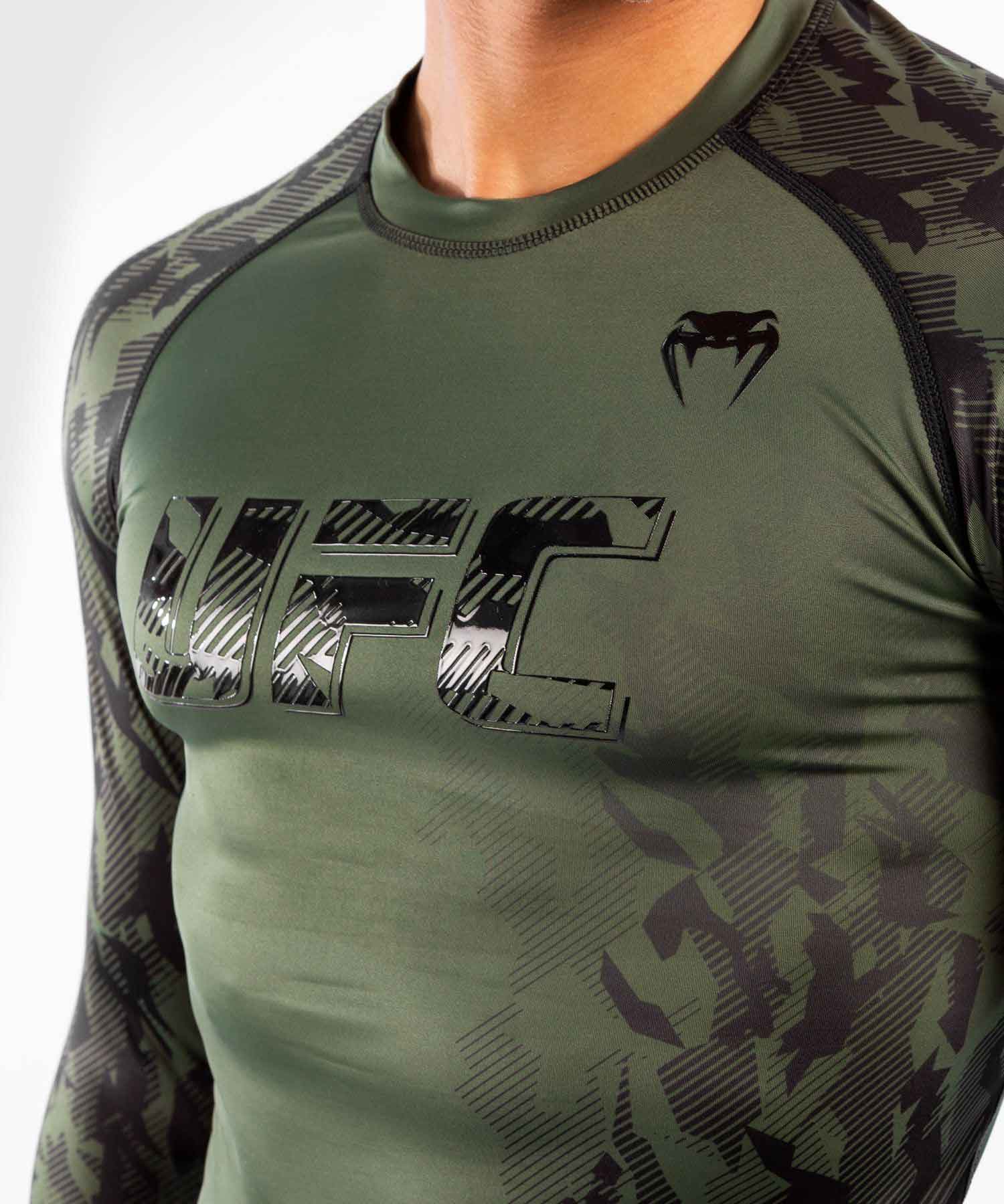 VENUM／ヴェナム　ラッシュガード　　UFC VENUM AUTHENTIC FIGHT WEEK MEN'S PERFORMANCE LONG SLEEVE RASHGUARD／UFC VENUM オーセンティック ファイトウィーク メンズ パフォーマンス ロングスリーブ ラッシュガード（カーキ）