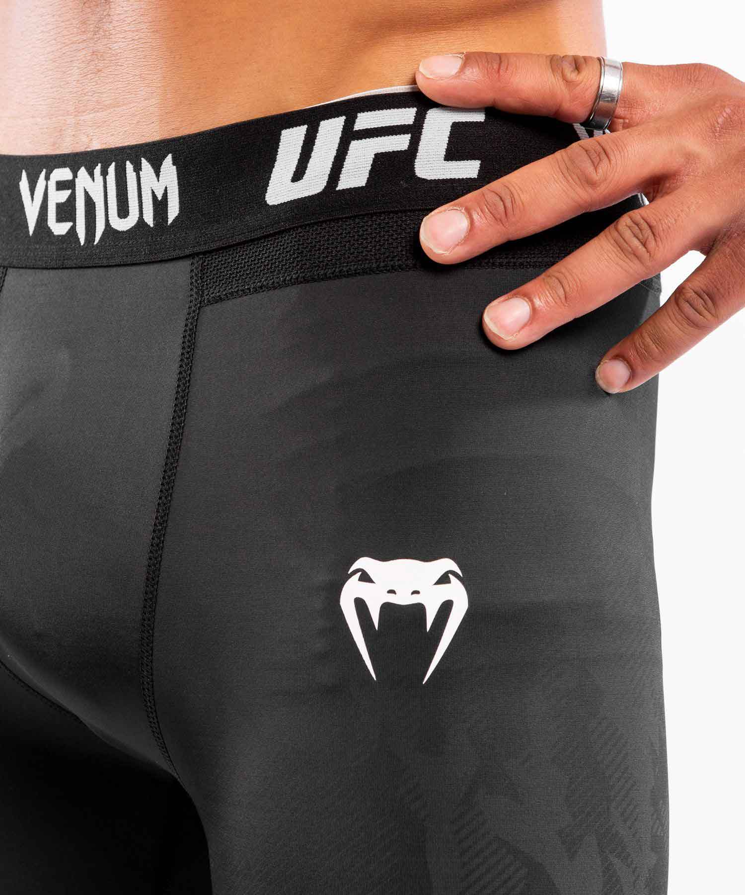 VENUM／ヴェナム　コンプレッションスパッツ（タイツ）　　UFC VENUM AUTHENTIC FIGHT WEEK MEN'S PERFORMANCE TIGHT／UFC VENUM オーセンティック ファイトウィーク メンズ パフォーマンス タイツ（スパッツ）黒