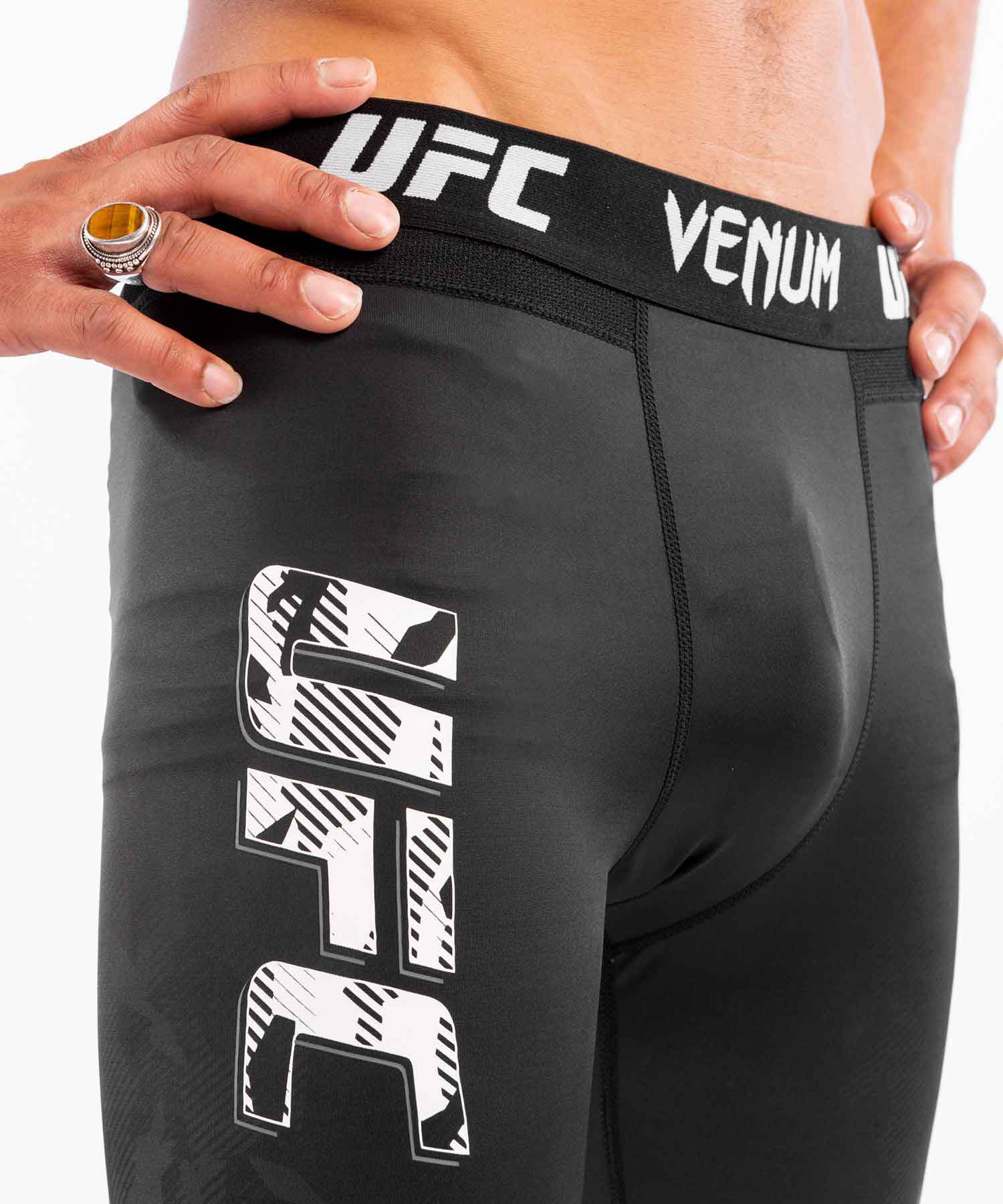 VENUM／ヴェナム　コンプレッションスパッツ（タイツ）　　UFC VENUM AUTHENTIC FIGHT WEEK MEN'S PERFORMANCE TIGHT／UFC VENUM オーセンティック ファイトウィーク メンズ パフォーマンス タイツ（スパッツ）黒
