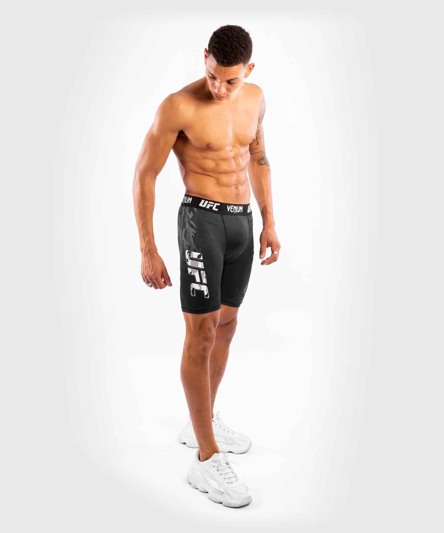 VENUM／ヴェナム　コンプレッション・バーリトゥードショーツ　　UFC VENUM AUTHENTIC FIGHT WEEK MEN'S PERFORMANCE VALE TUDO SHORTS／UFC VENUM オーセンティック ファイトウィーク メンズ パフォーマンス バーリトゥードショーツ（黒）