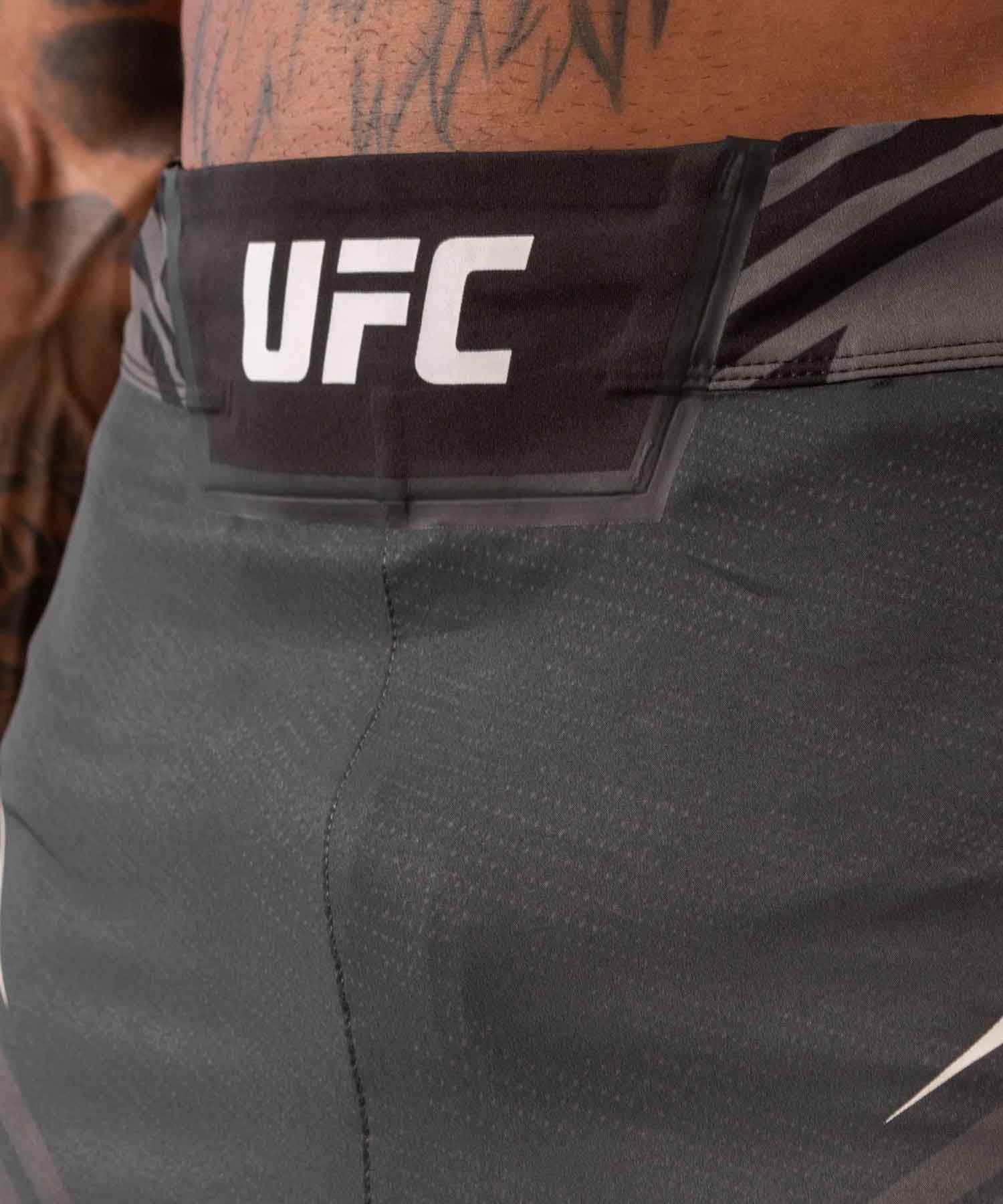 VENUM／ヴェナム　ファイトショーツ　　UFC VENUM AUTHENTIC FIGHT NIGHT MEN'S SHORTS SHORT FIT／UFC VENUM オーセンティック ファイトナイト メンズ ショーツ ショート フィット（ダークグレー／黒）