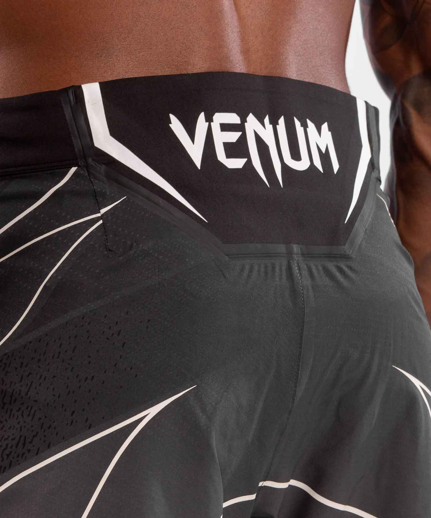 VENUM／ヴェナム　ファイトショーツ　　UFC VENUM AUTHENTIC FIGHT NIGHT MEN'S SHORTS SHORT FIT／UFC VENUM オーセンティック ファイトナイト メンズ ショーツ ショート フィット（ダークグレー／黒）