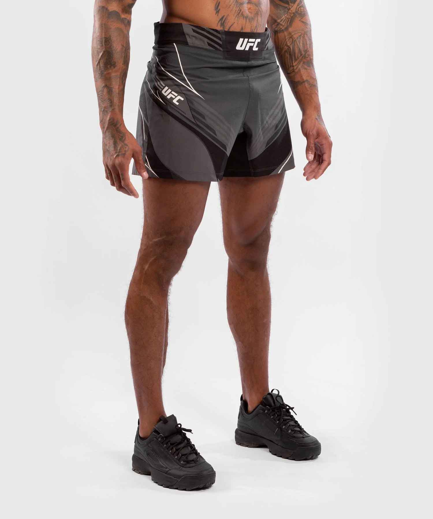 VENUM／ヴェナム　ファイトショーツ　　UFC VENUM AUTHENTIC FIGHT NIGHT MEN'S SHORTS SHORT FIT／UFC VENUM オーセンティック ファイトナイト メンズ ショーツ ショート フィット（ダークグレー／黒）