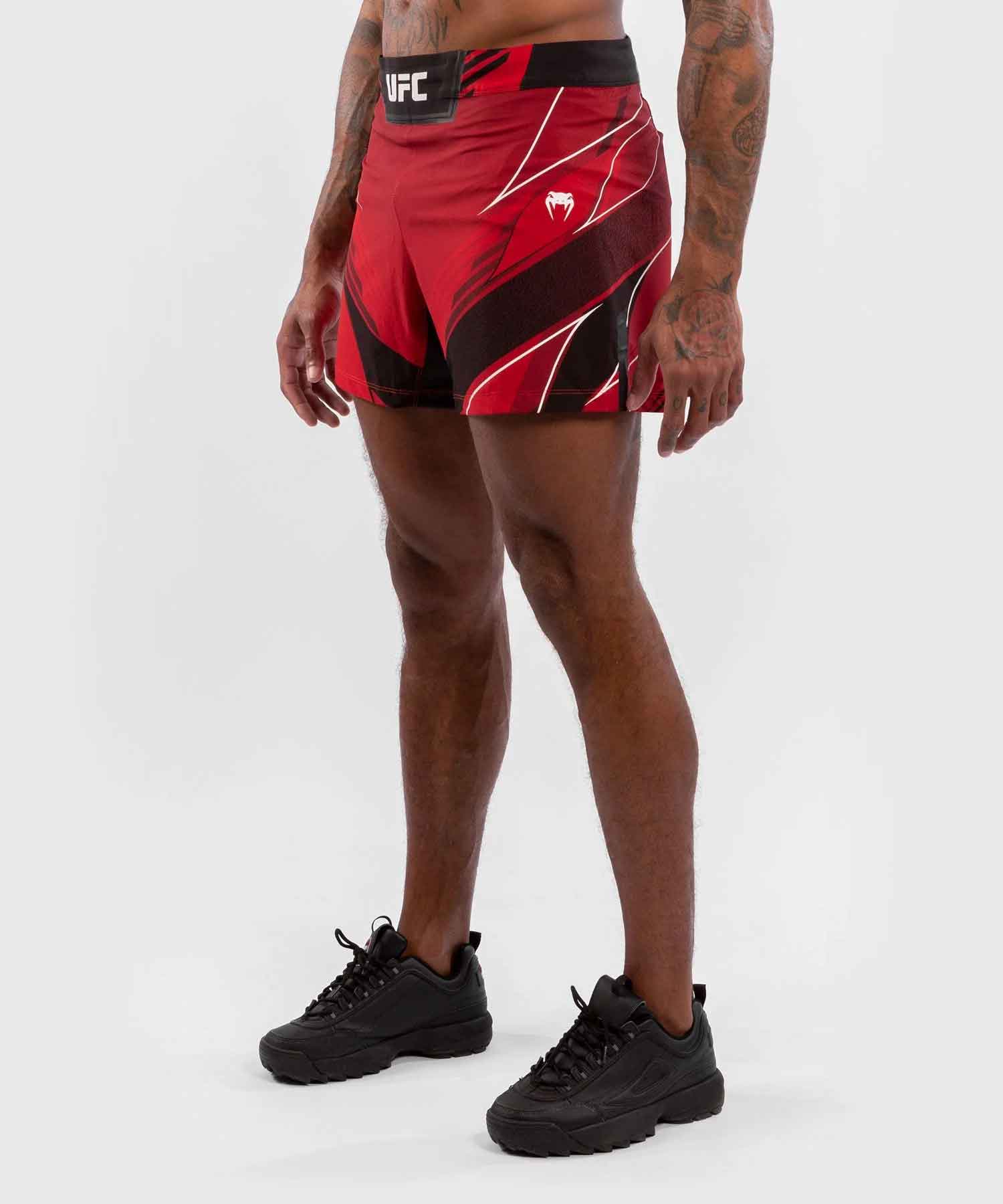 VENUM／ヴェナム　ファイトショーツ　　UFC VENUM AUTHENTIC FIGHT NIGHT MEN'S SHORTS SHORT FIT／UFC VENUM オーセンティック ファイトナイト メンズ ショーツ ショート フィット（レッド／黒）