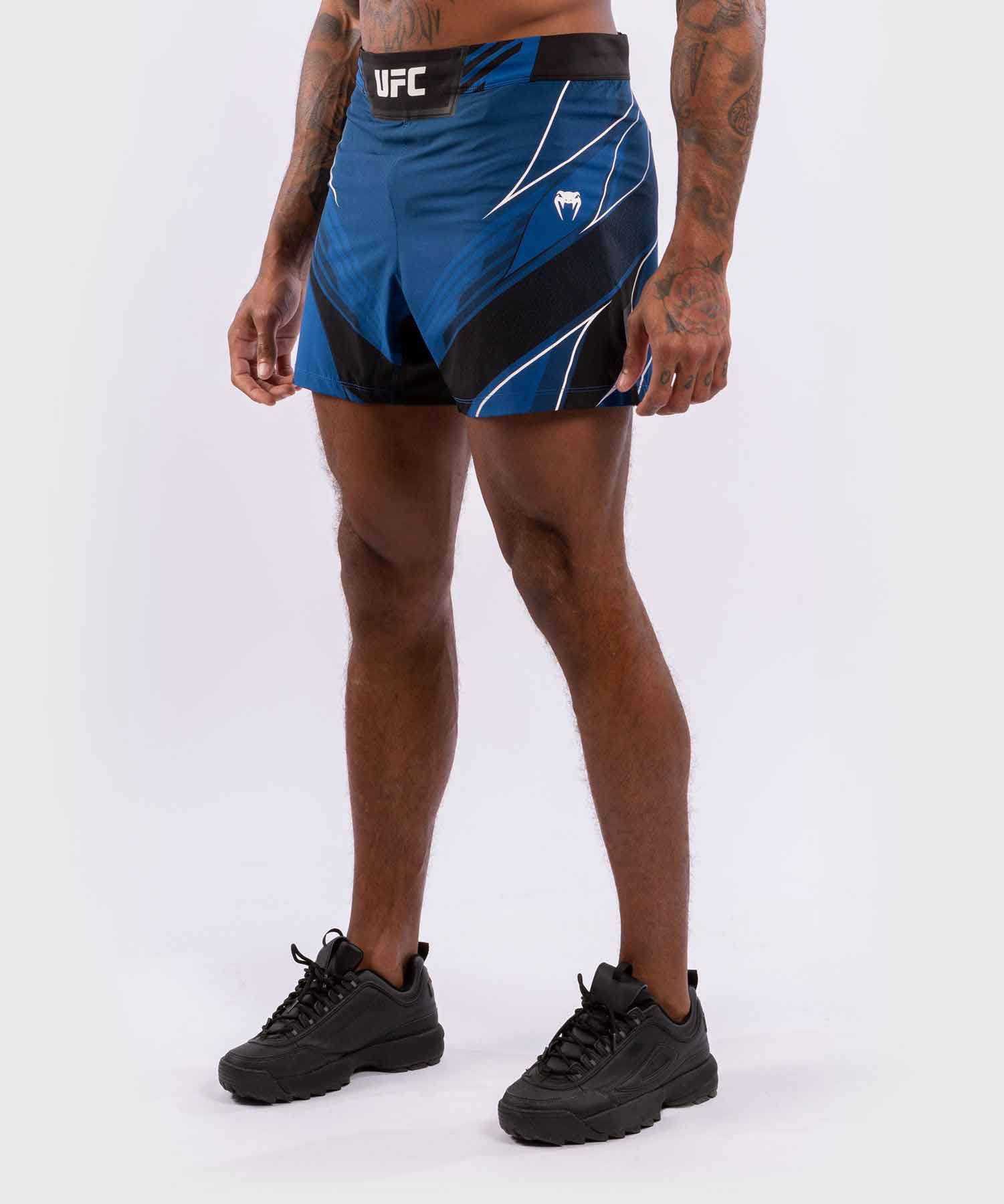 VENUM／ヴェナム　ファイトショーツ　　UFC VENUM AUTHENTIC FIGHT NIGHT MEN'S SHORTS SHORT FIT／UFC VENUM オーセンティック ファイトナイト メンズ ショーツ ショート フィット（ブルー／黒）