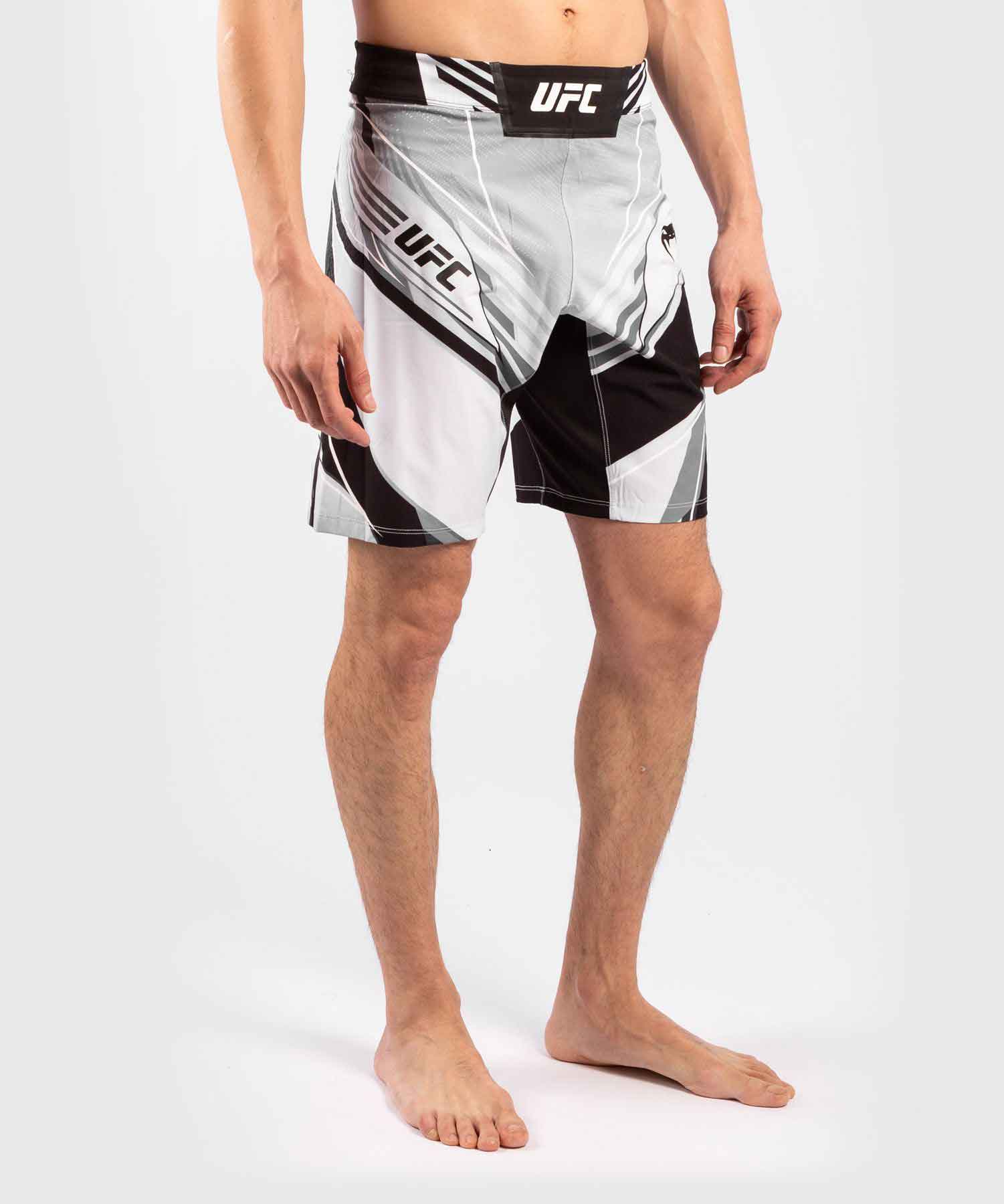 VENUM／ヴェナム　ファイトショーツ　　UFC VENUM AUTHENTIC FIGHT NIGHT MEN'S SHORTS LONG FIT／UFC VENUM オーセンティック ファイトナイト メンズ ショーツ ロング フィット（白／黒）