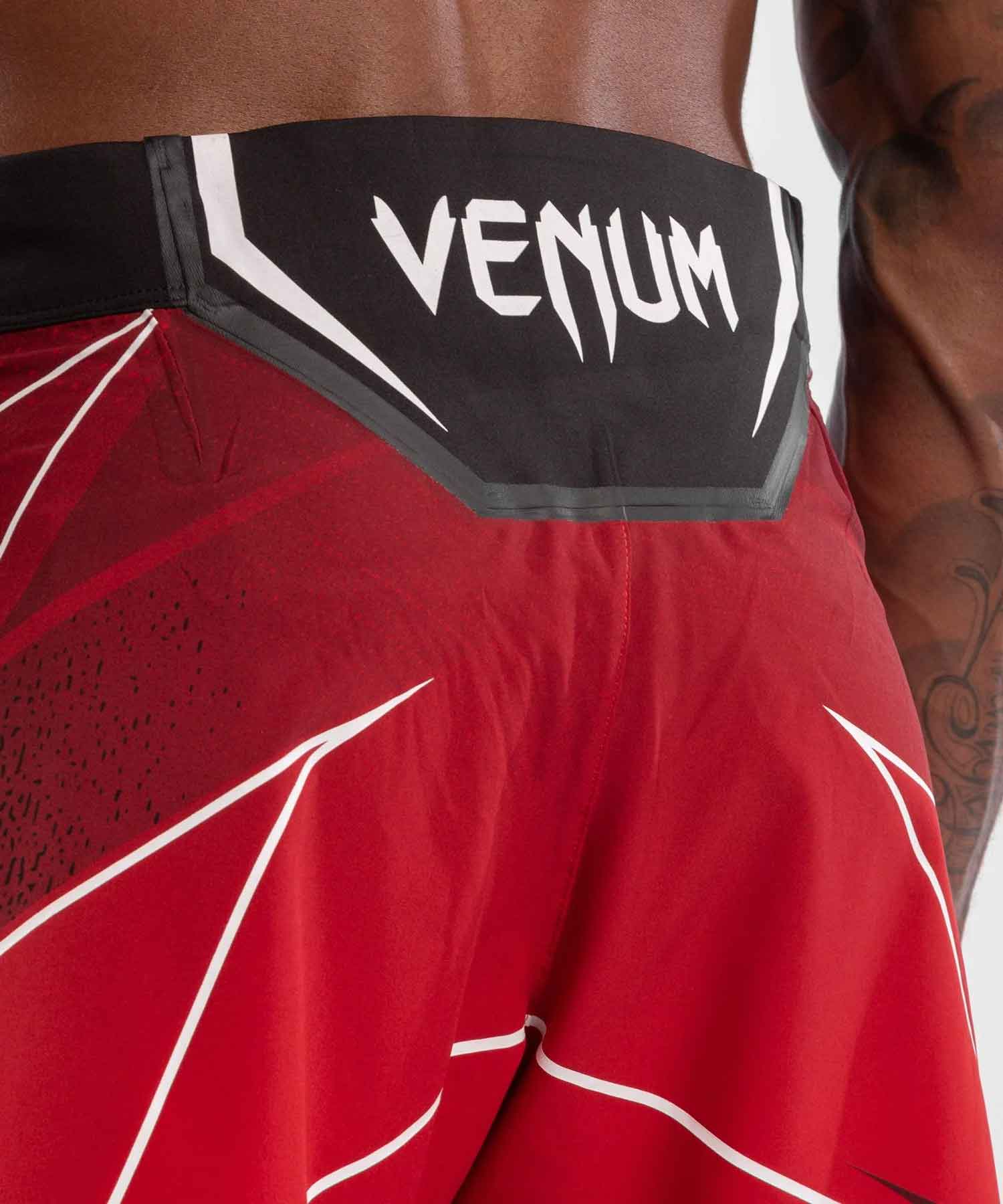 VENUM／ヴェナム　ファイトショーツ　　UFC VENUM AUTHENTIC FIGHT NIGHT MEN'S GLADIATOR SHORTS／UFC VENUM オーセンティック ファイトナイト メンズ グラディエーター ショーツ（レッド／黒）