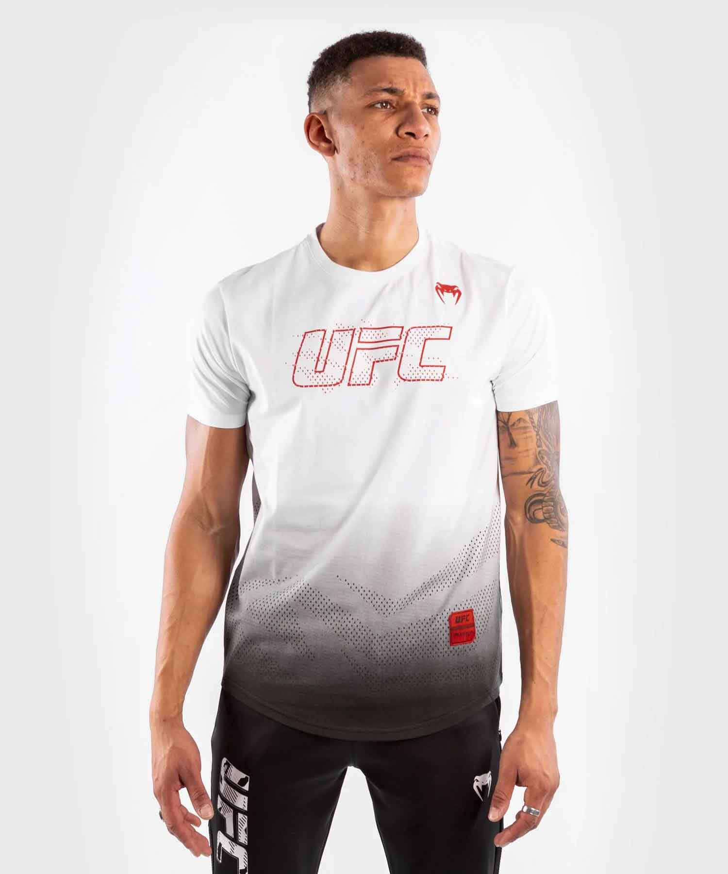 UFC VENUM AUTHENTIC FIGHT WEEK 2 MEN'S SHORT SLEEVE T-SHIRT／UFC VENUM オーセンティック ファイトウィーク 2 メンズ ショートスリーブTシャツ（白）