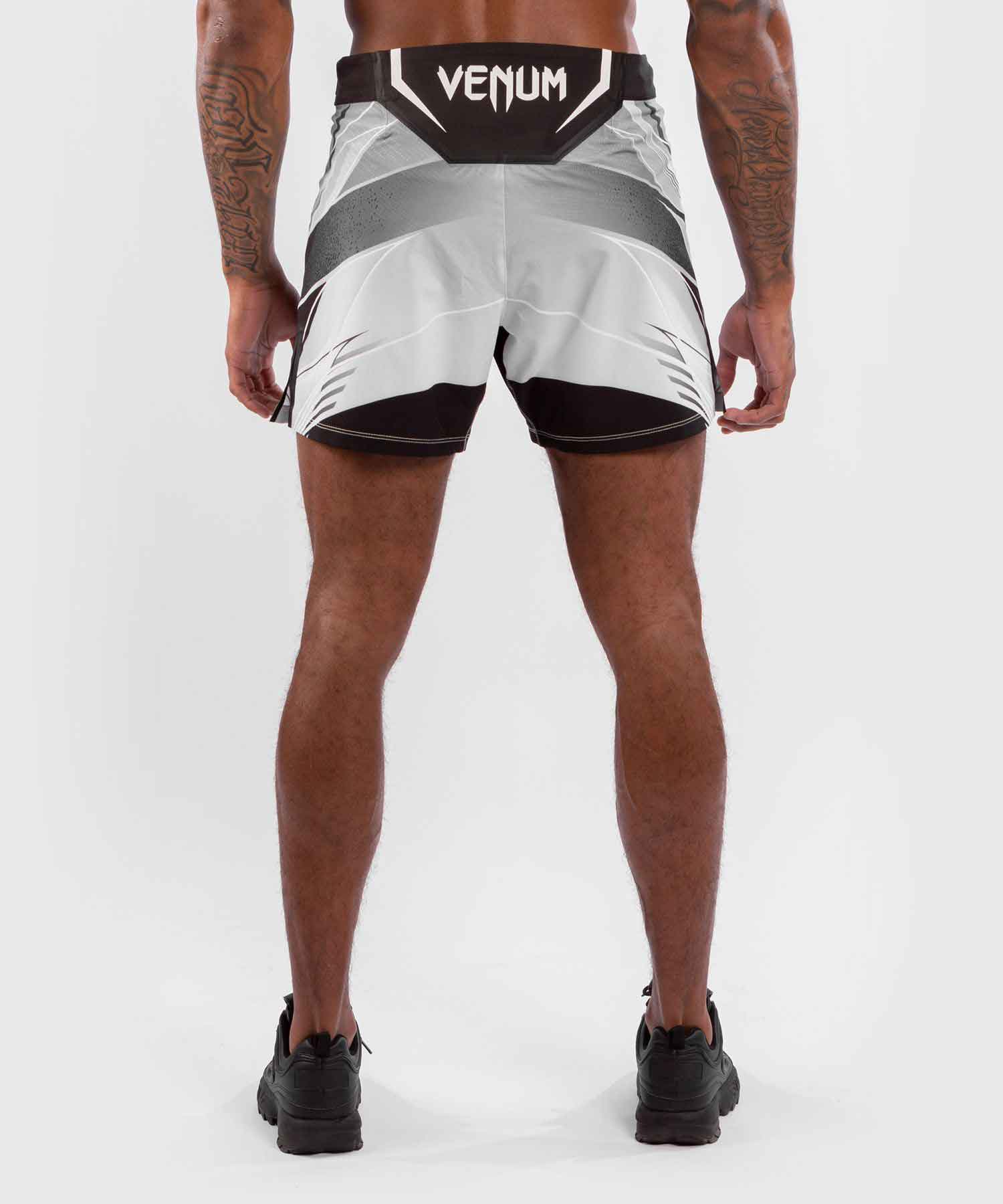 VENUM／ヴェナム　ファイトショーツ　　UFC VENUM AUTHENTIC FIGHT NIGHT MEN'S SHORTS SHORT FIT／UFC VENUM オーセンティック ファイトナイト メンズ ショーツ ショート フィット（白／黒）