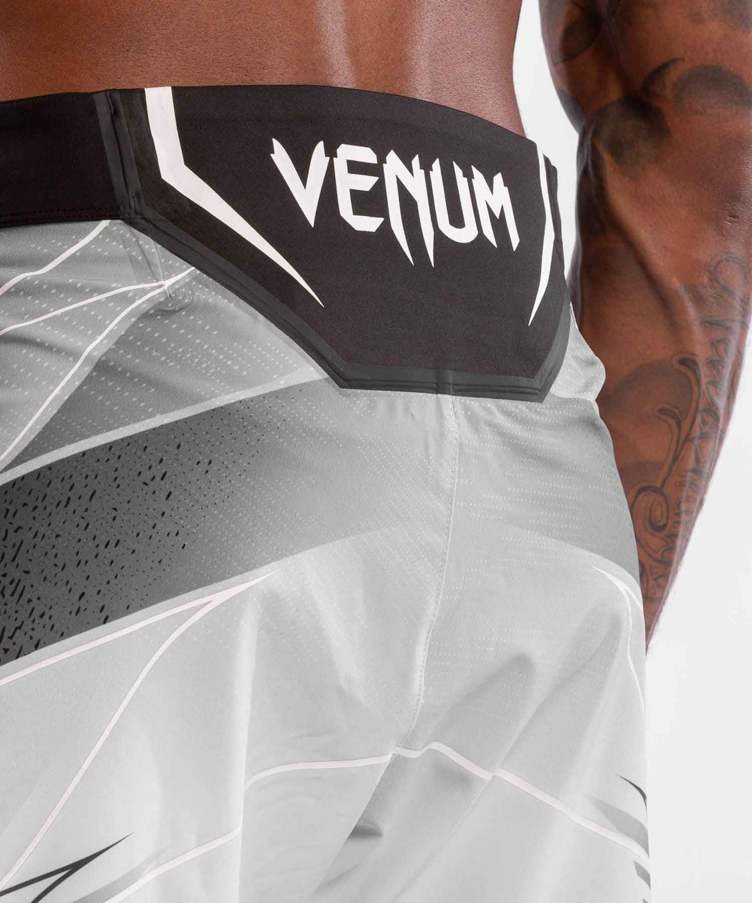 VENUM／ヴェナム　ファイトショーツ　　UFC VENUM AUTHENTIC FIGHT NIGHT MEN'S SHORTS SHORT FIT／UFC VENUM オーセンティック ファイトナイト メンズ ショーツ ショート フィット（白／黒）