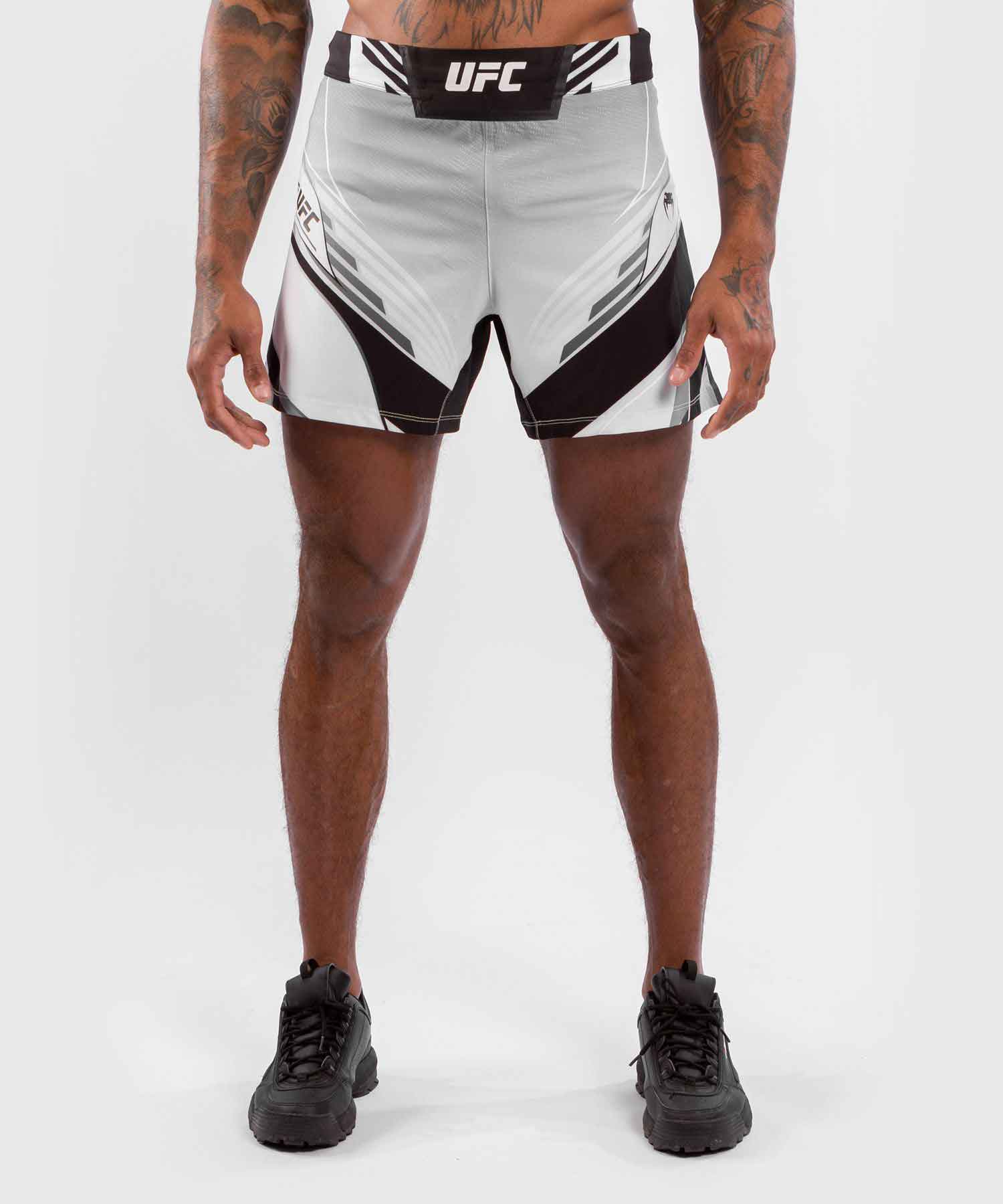 UFC VENUM AUTHENTIC FIGHT NIGHT MEN'S SHORTS SHORT FIT／UFC VENUM オーセンティック ファイトナイト メンズ ショーツ ショート フィット（白／黒）