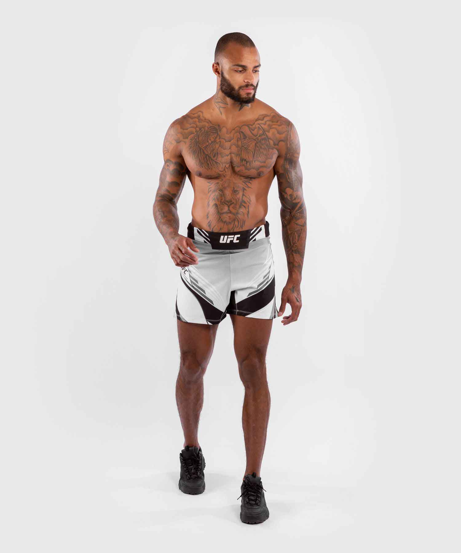 VENUM／ヴェナム　ファイトショーツ　　UFC VENUM AUTHENTIC FIGHT NIGHT MEN'S SHORTS SHORT FIT／UFC VENUM オーセンティック ファイトナイト メンズ ショーツ ショート フィット（白／黒）