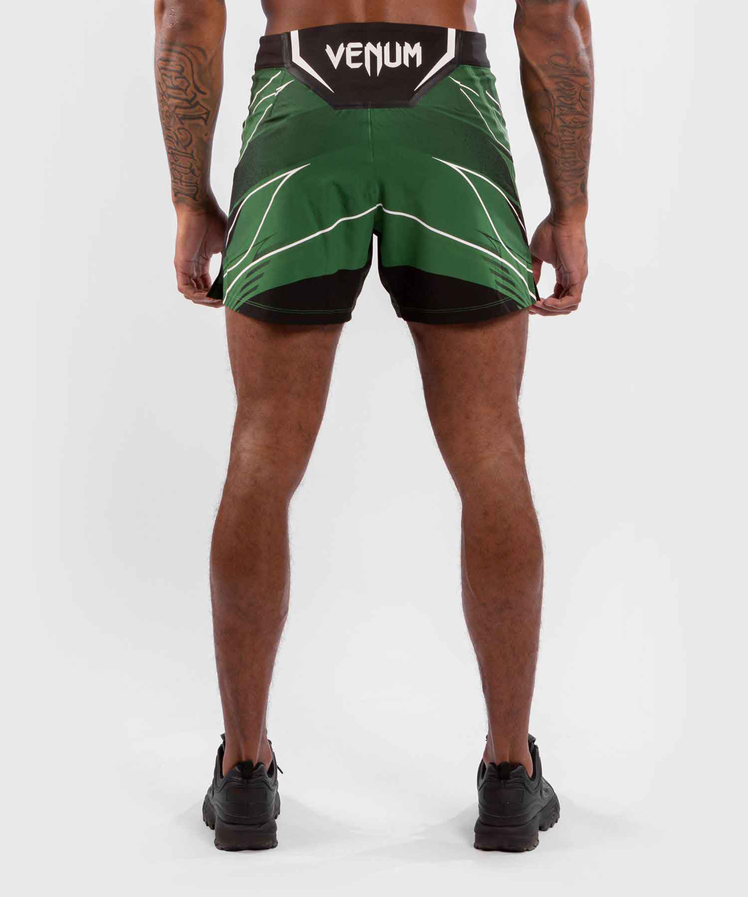 VENUM／ヴェナム　ファイトショーツ　　UFC VENUM AUTHENTIC FIGHT NIGHT MEN'S SHORTS SHORT FIT／UFC VENUM オーセンティック ファイトナイト メンズ ショーツ ショート フィット（グリーン／黒）