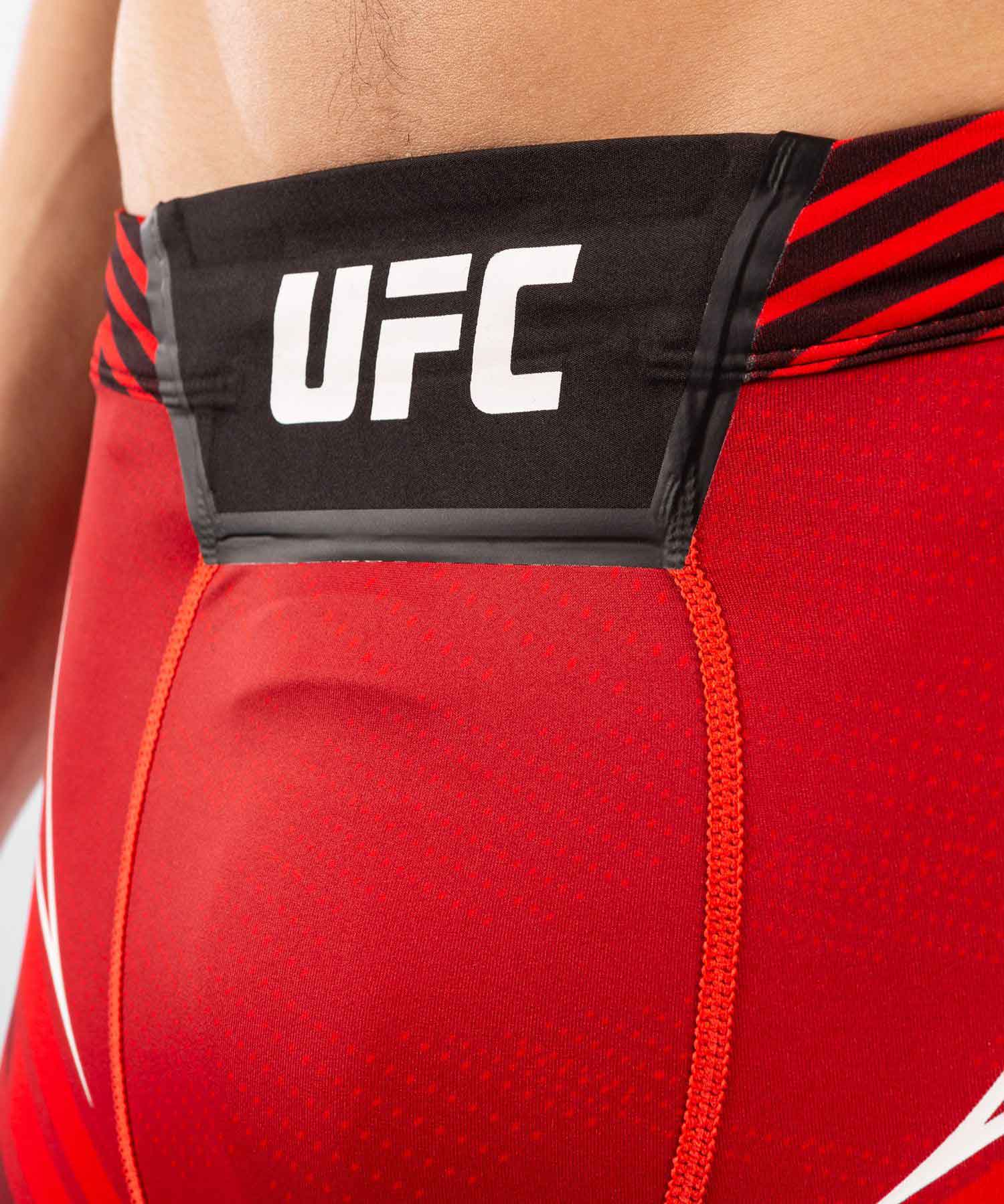 VENUM／ヴェナム　コンプレッション・バーリトゥードショーツ　　UFC VENUM AUTHENTIC FIGHT NIGHT MEN'S VALE TUDO SHORTS SHORT FIT／UFC VENUM オーセンティック ファイトナイト メンズ バーリトゥードショーツ ショートフィット（レッド／黒）