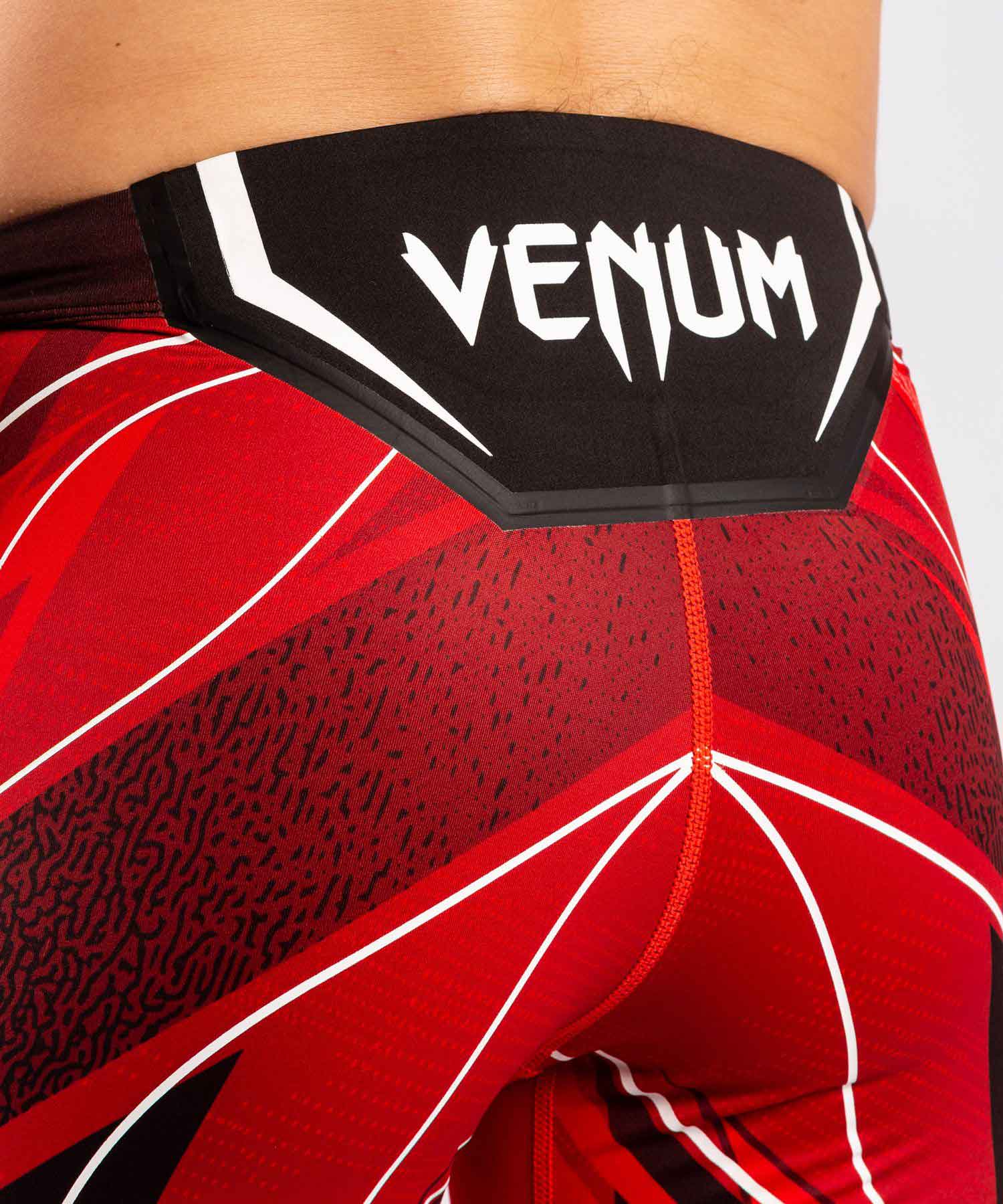 VENUM／ヴェナム　コンプレッション・バーリトゥードショーツ　　UFC VENUM AUTHENTIC FIGHT NIGHT MEN'S VALE TUDO SHORTS SHORT FIT／UFC VENUM オーセンティック ファイトナイト メンズ バーリトゥードショーツ ショートフィット（レッド／黒）