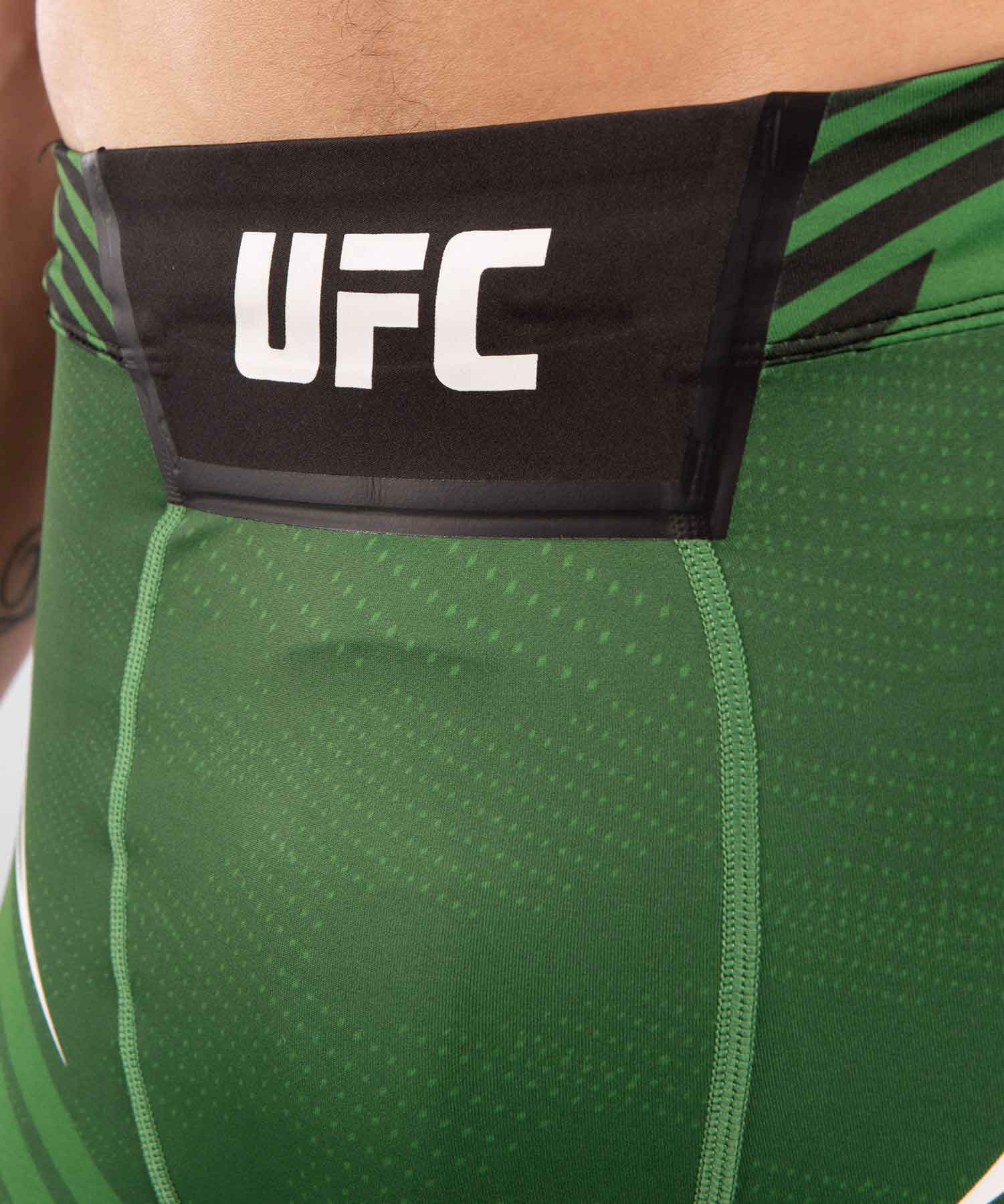 VENUM／ヴェナム　コンプレッション・バーリトゥードショーツ　　UFC VENUM AUTHENTIC FIGHT NIGHT MEN'S VALE TUDO SHORTS SHORT FIT／UFC VENUM オーセンティック ファイトナイト メンズ バーリトゥードショーツ ショートフィット（グリーン／黒）