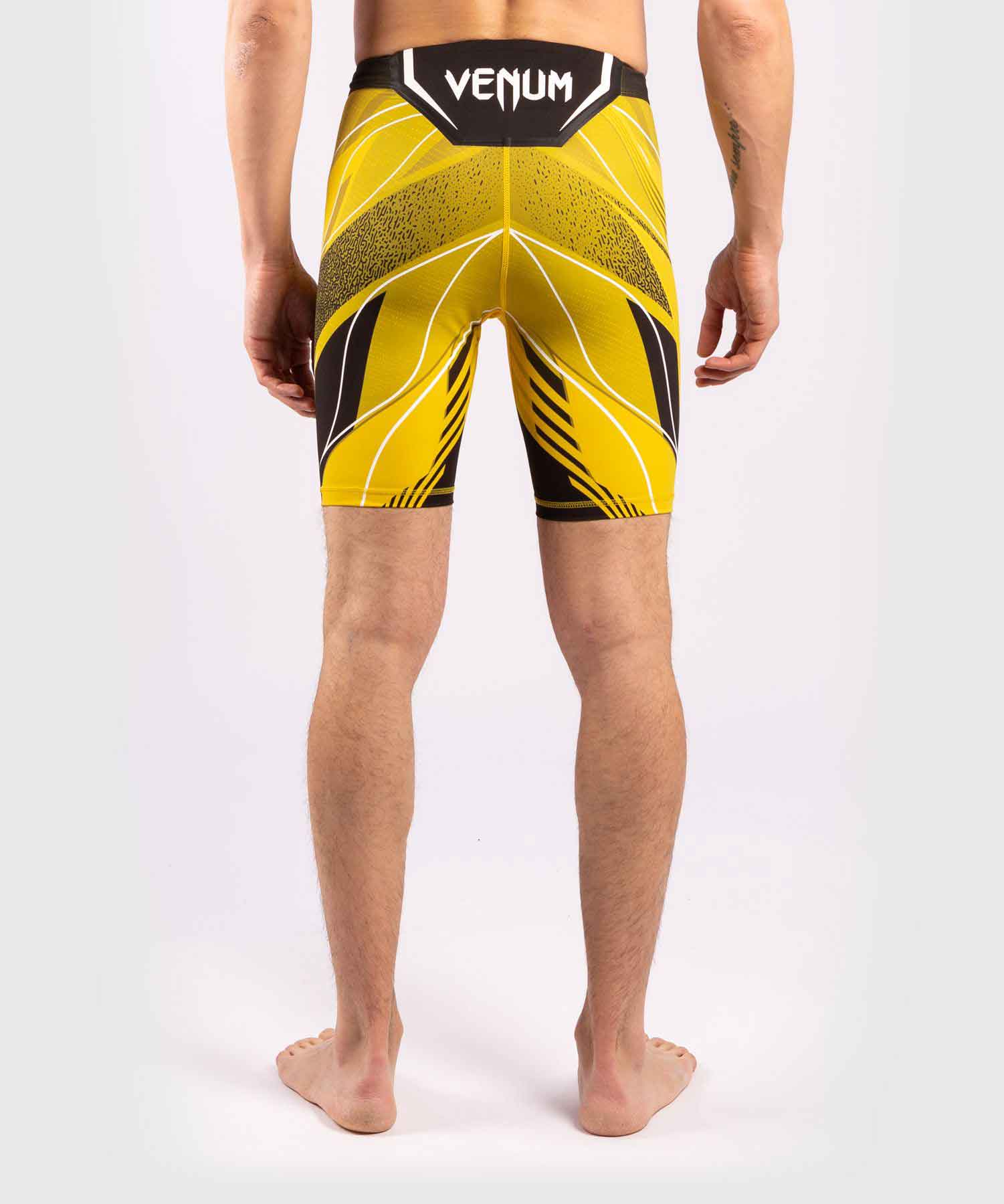 VENUM／ヴェナム　コンプレッション・バーリトゥードショーツ　　UFC VENUM AUTHENTIC FIGHT NIGHT MEN'S VALE TUDO SHORTS LONG FIT／UFC VENUM オーセンティック ファイトナイト メンズ バーリトゥードショーツ ロングフィット（イエロー／黒）