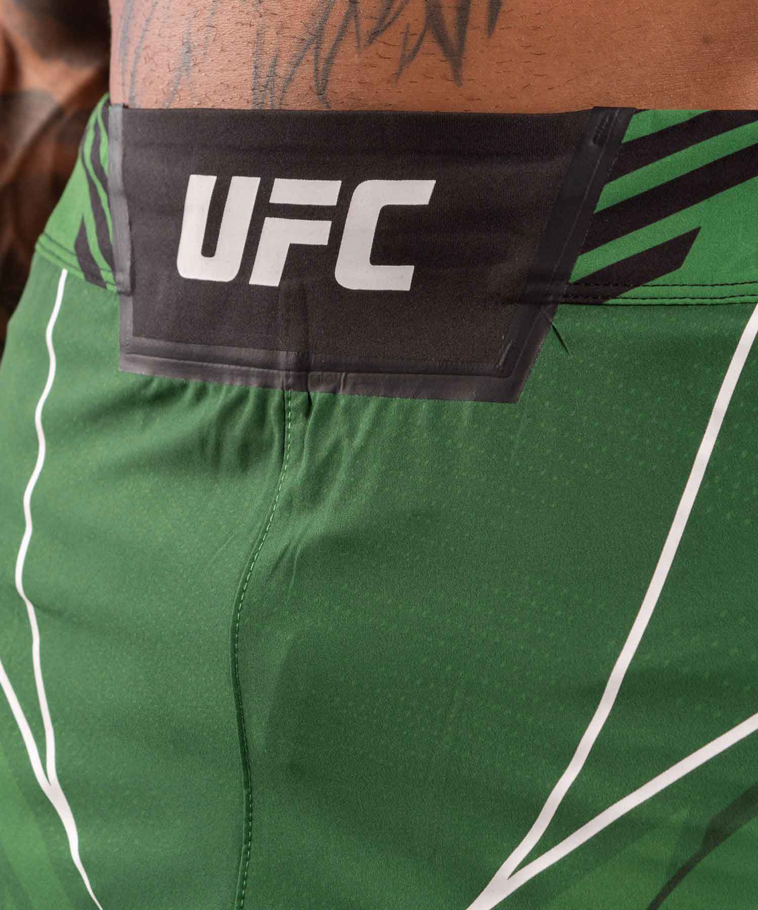 VENUM／ヴェナム　ファイトショーツ　　UFC VENUM AUTHENTIC FIGHT NIGHT MEN'S SHORTS LONG FIT／UFC VENUM オーセンティック ファイトナイト メンズ ショーツ ロング フィット（グリーン／黒）