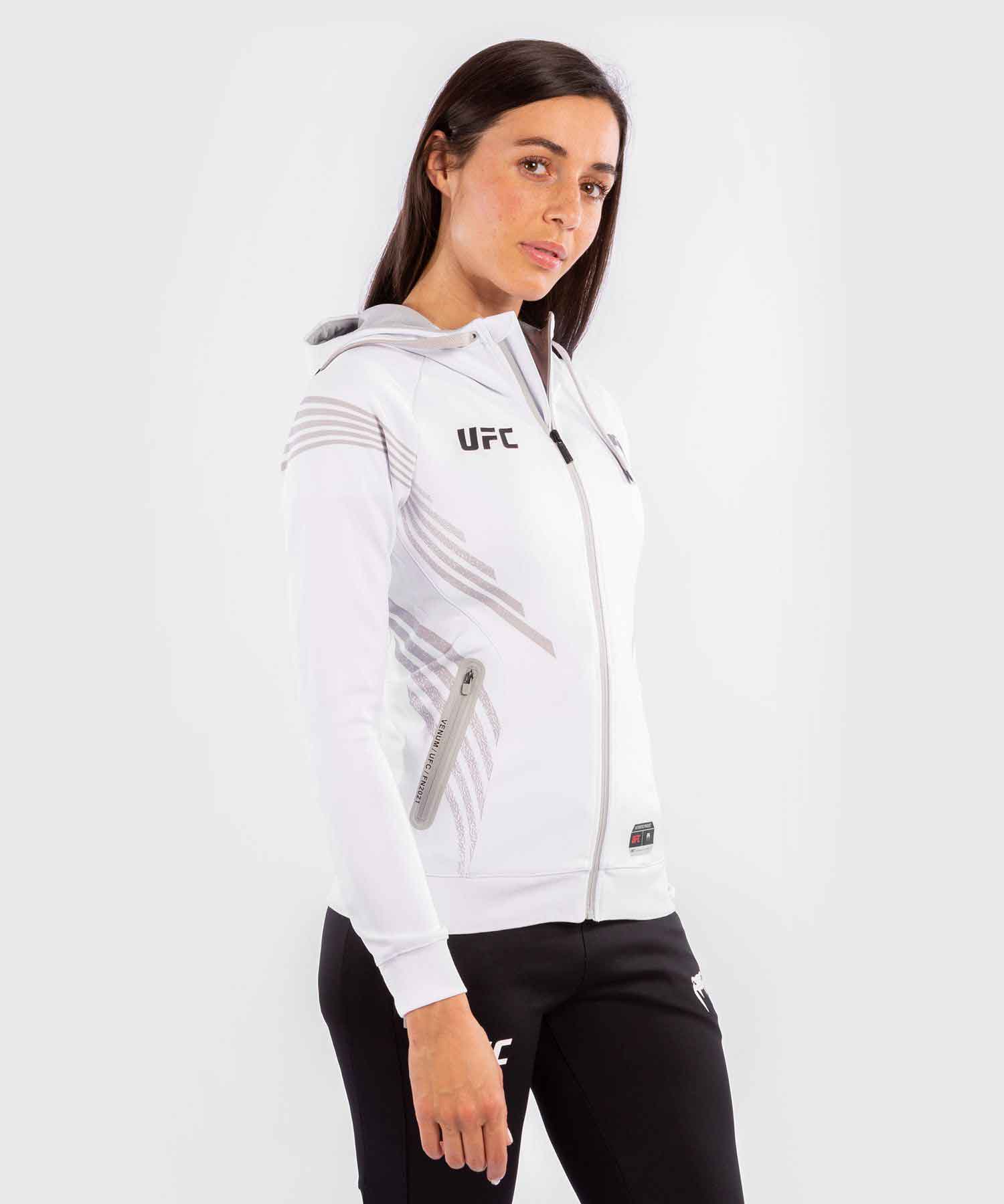 VENUM WOMEN／レディース　パーカー　　UFC VENUM AUTHENTIC FIGHT NIGHT WOMEN'S WALKOUT HOODIE／UFC VENUM オーセンティック ファイトナイト レディース ウオークアウト フーディー（パーカー）白