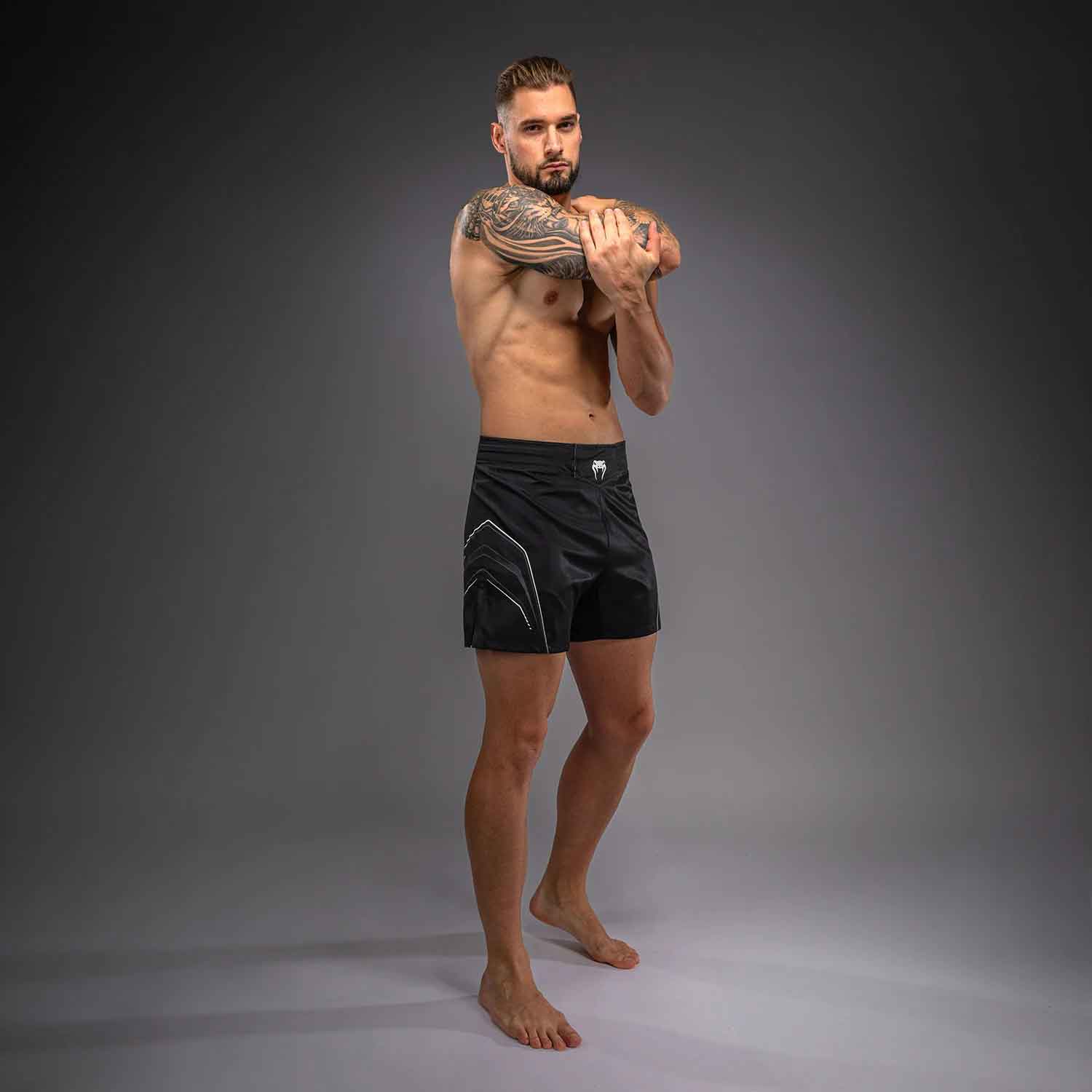 VENUM／ヴェナム　ファイトショーツ　　Streamline Fightshorts／ストリームライン ファイトショーツ（黒／白）