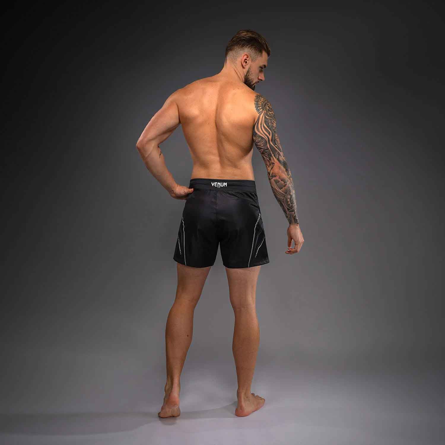 VENUM／ヴェナム　ファイトショーツ　　Streamline Fightshorts／ストリームライン ファイトショーツ（黒／白）