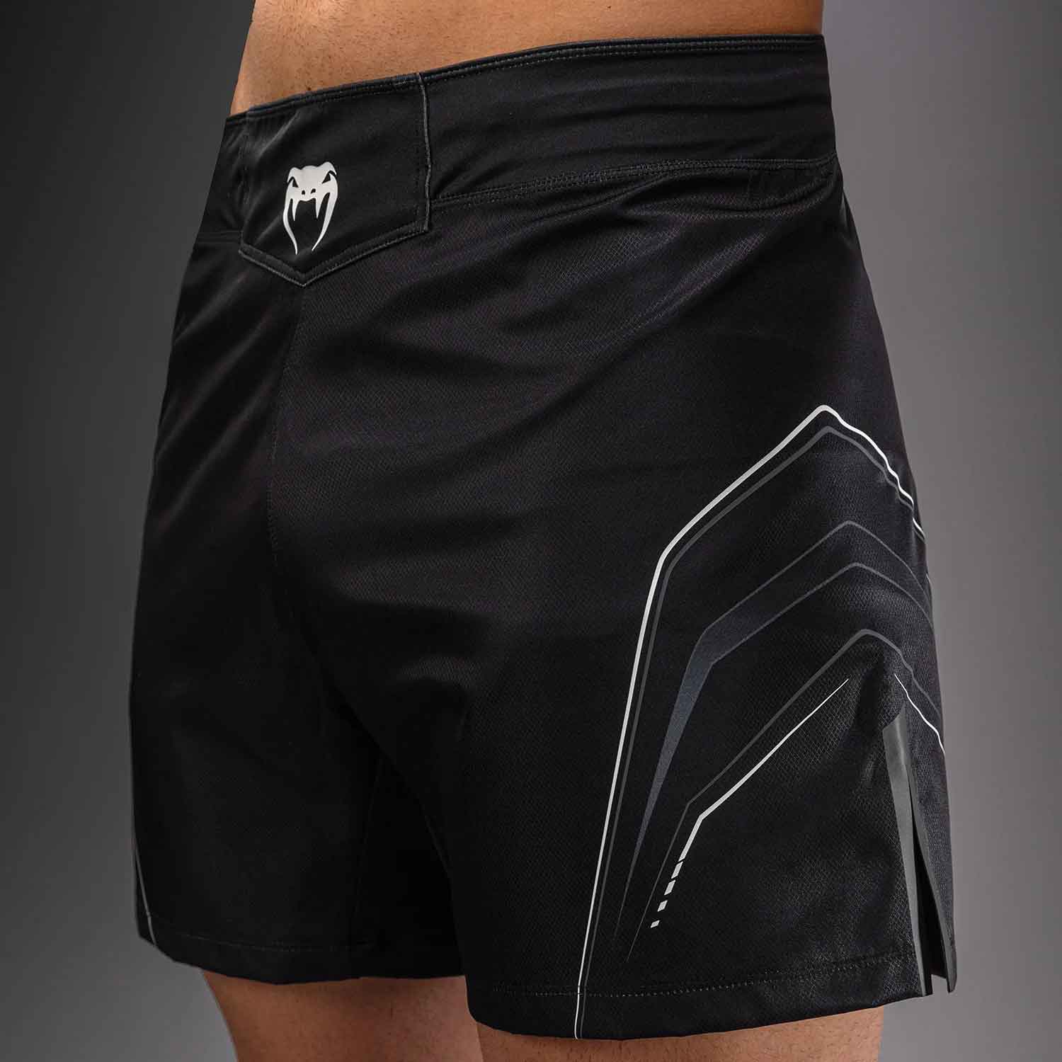 VENUM／ヴェナム　ファイトショーツ　　Streamline Fightshorts／ストリームライン ファイトショーツ（黒／白）