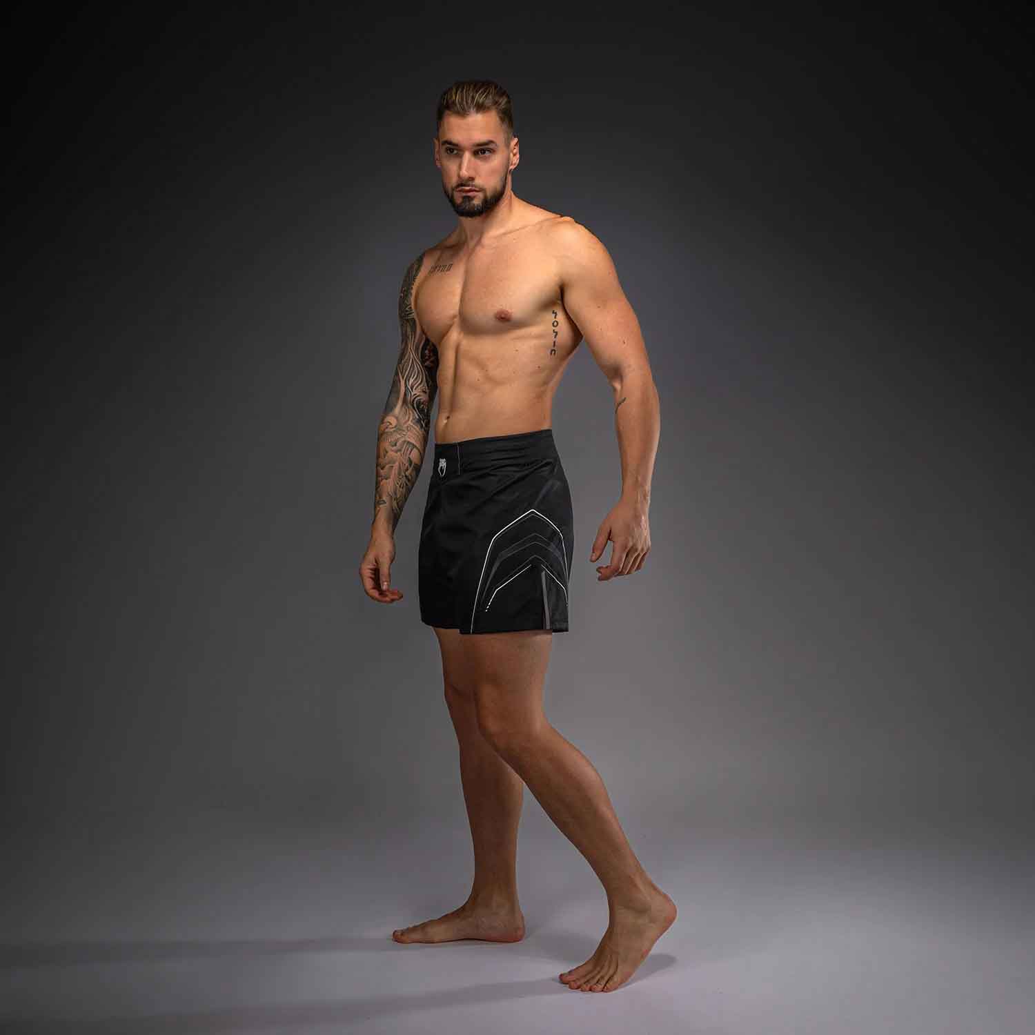VENUM／ヴェナム　ファイトショーツ　　Streamline Fightshorts／ストリームライン ファイトショーツ（黒／白）