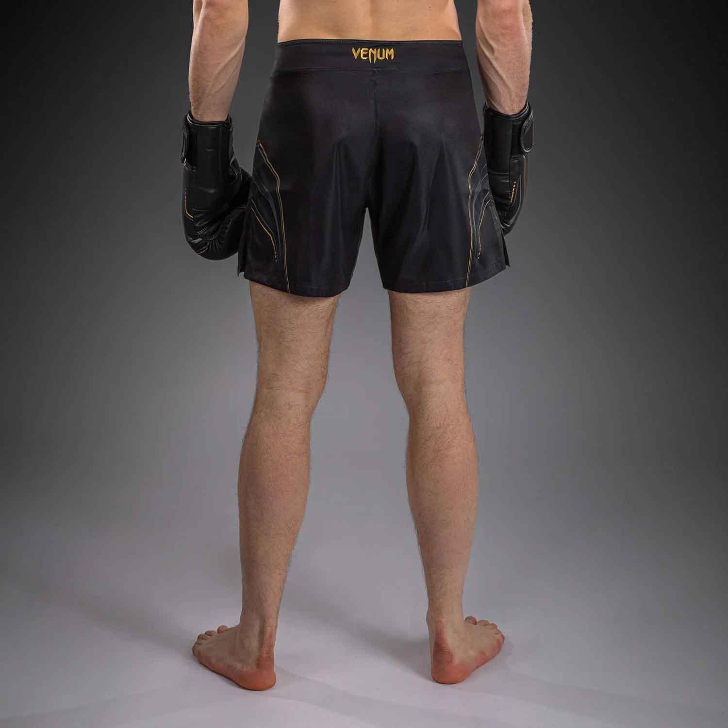 VENUM／ヴェナム　ファイトショーツ　　Streamline Fightshorts／ストリームライン ファイトショーツ（黒／ゴールド）