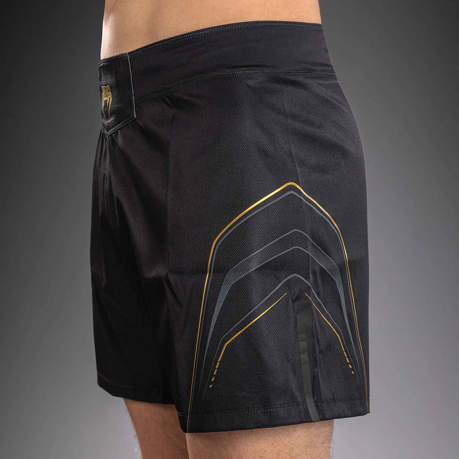 VENUM／ヴェナム　ファイトショーツ　　Streamline Fightshorts／ストリームライン ファイトショーツ（黒／ゴールド）