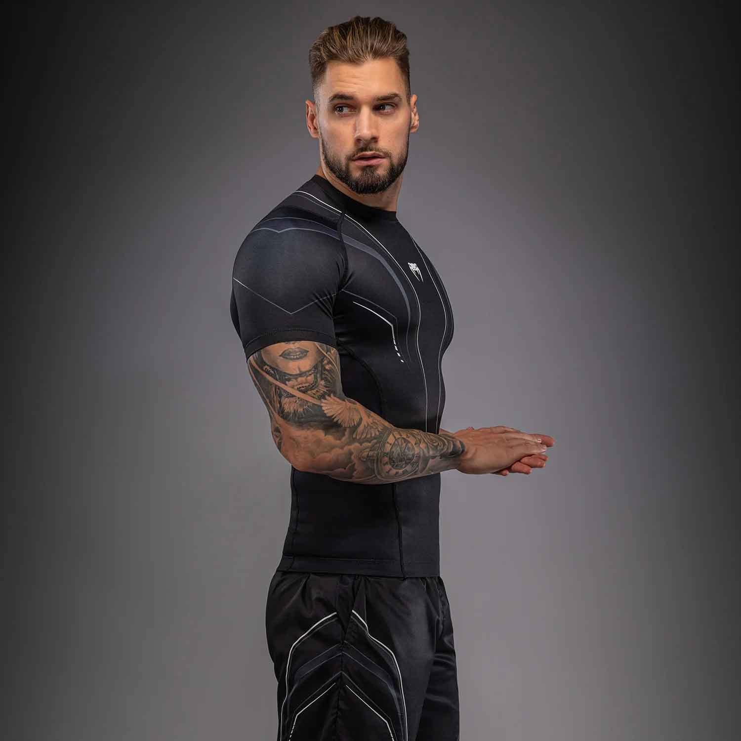 VENUM／ヴェナム　ラッシュガード・コンプレッション　　Streamline Short Sleeve Rashguard／ストリームライン ショートスリーブ ラッシュガード（黒／白）