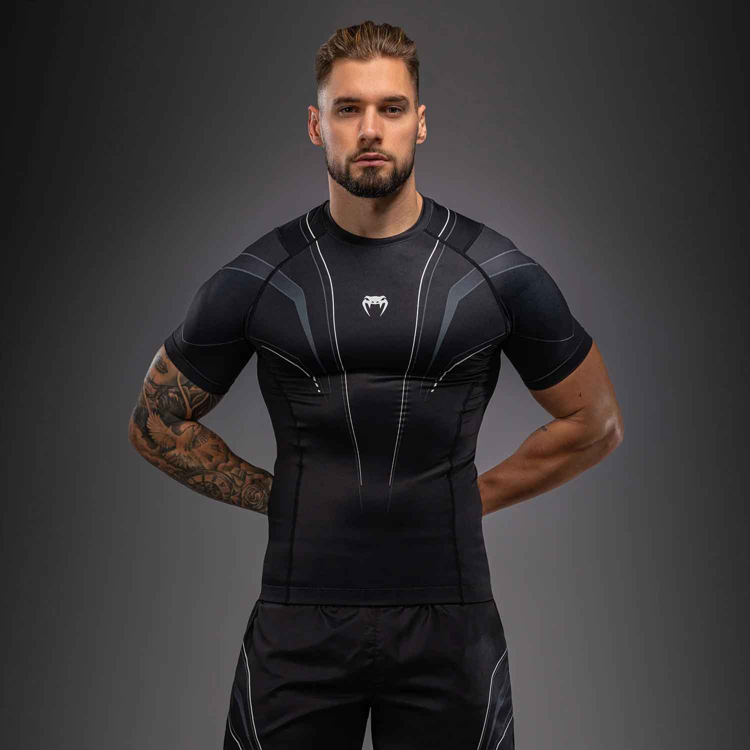 VENUM／ヴェナム　ラッシュガード・コンプレッション　　Streamline Short Sleeve Rashguard／ストリームライン ショートスリーブ ラッシュガード（黒／白）