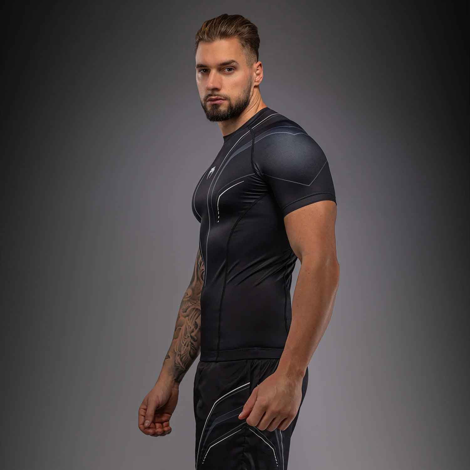 VENUM／ヴェナム　ラッシュガード・コンプレッション　　Streamline Short Sleeve Rashguard／ストリームライン ショートスリーブ ラッシュガード（黒／白）