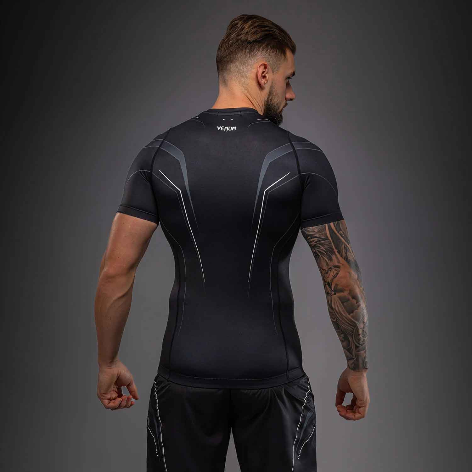 VENUM／ヴェナム　ラッシュガード・コンプレッション　　Streamline Short Sleeve Rashguard／ストリームライン ショートスリーブ ラッシュガード（黒／白）