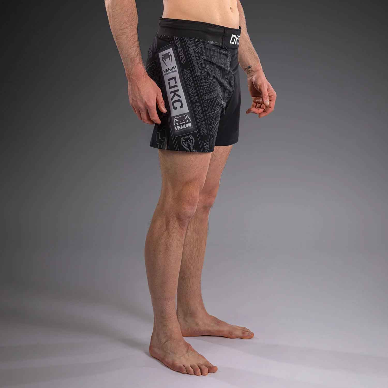 VENUM／ヴェナム　ファイトショーツ　　Karate Combat by Venum Fight Shorts／カラテ・コンバット by VENUM ファイトショーツ