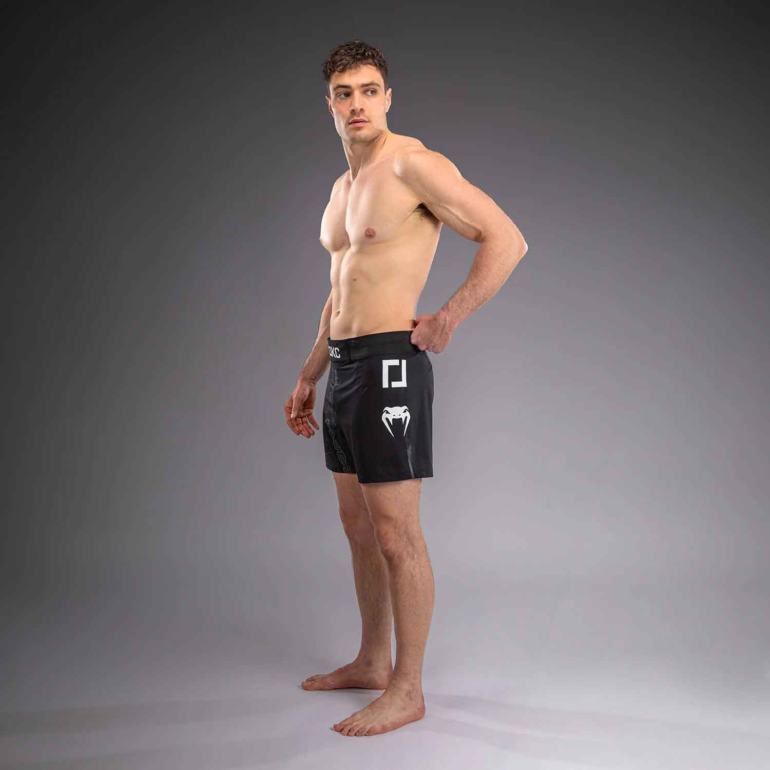 VENUM／ヴェナム　ファイトショーツ　　Karate Combat by Venum Fight Shorts／カラテ・コンバット by VENUM ファイトショーツ