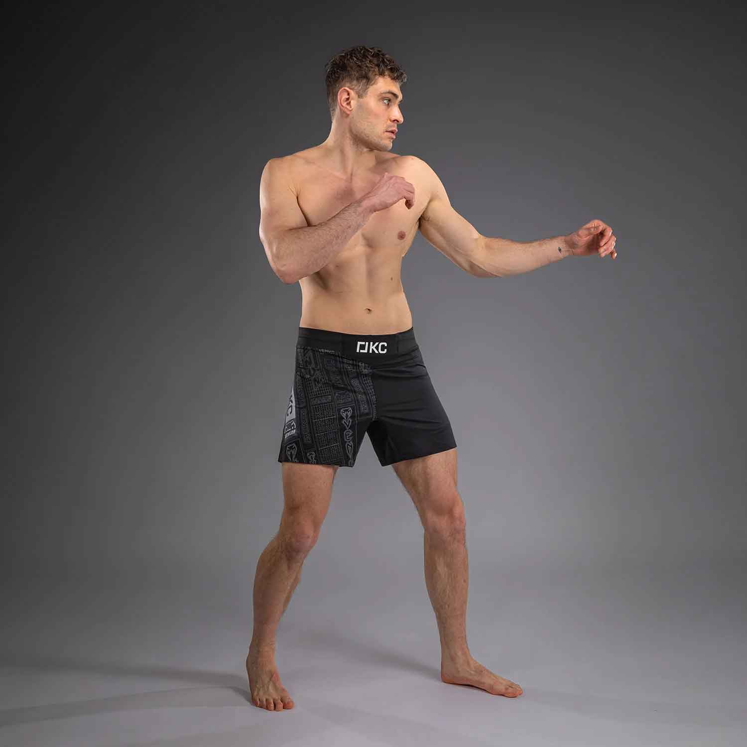 VENUM／ヴェナム　ファイトショーツ　　Karate Combat by Venum Fight Shorts／カラテ・コンバット by VENUM ファイトショーツ