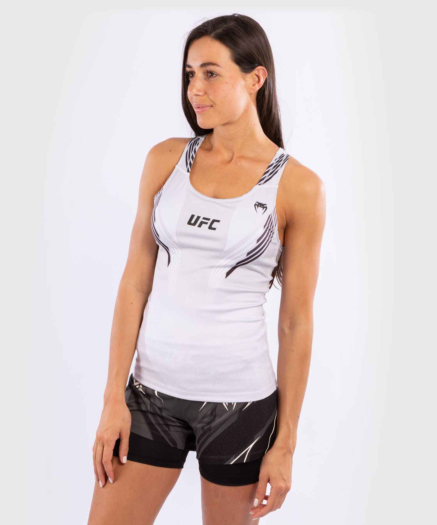 VENUM WOMEN／レディース　タンクトップ　　UFC VENUM AUTHENTIC FIGHT NIGHT WOMEN'S FITTED TANK WITH SHELF BRA／UFC VENUM オーセンティック ファイトナイト レディース シェルフブラ付きフィットタンク（白）