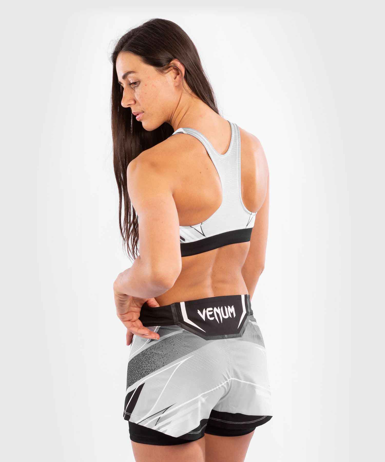 VENUM WOMEN／レディース　スポーツブラ　　UFC VENUM AUTHENTIC FIGHT NIGHT WOMEN'S SPORT BRA／UFC VENUM オーセンティック ファイトナイト レディース スポーツブラ（白）