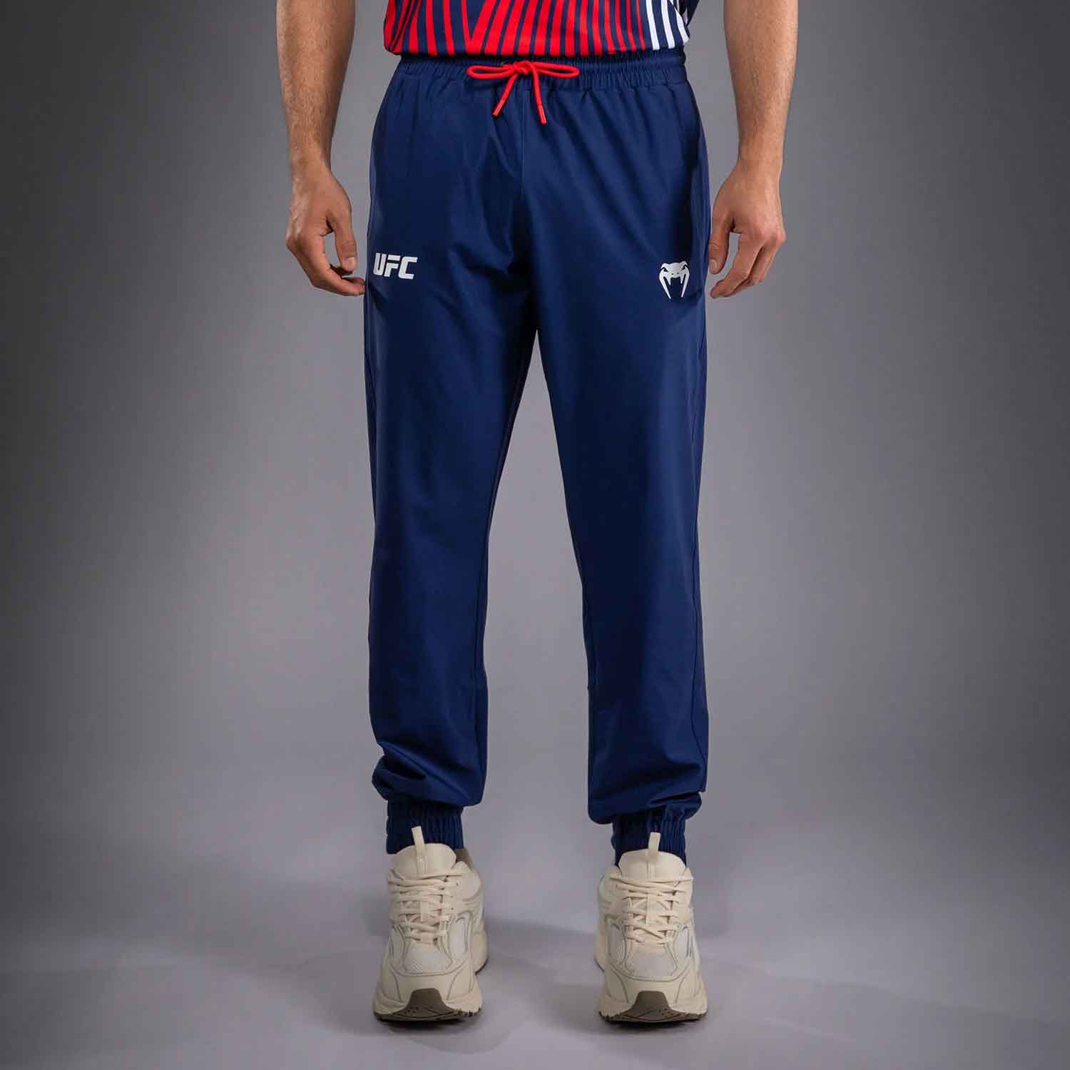 Official UFC Freedom 250 by Venum Authentic Fight Night Men's Blue Walkout Pant／オフィシャル UFC フリーダム 250 by ヴェナム オーセンティック ファイトナイト メンズ ブルー ウォークアウト パンツ