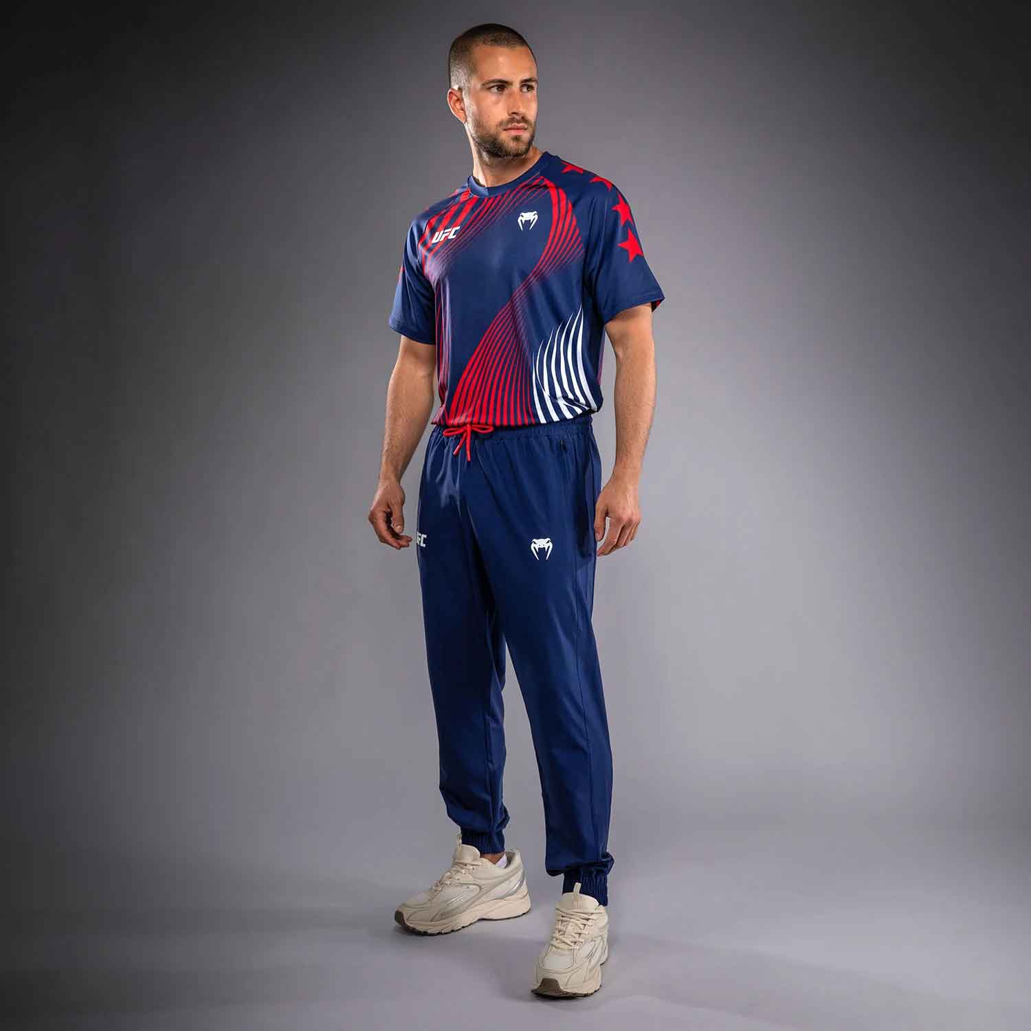VENUM／ヴェナム　スウェットパンツ（ジョガー・ジョギングス）　　Official UFC Freedom 250 by Venum Authentic Fight Night Men's Blue Walkout Pant／オフィシャル UFC フリーダム 250 by ヴェナム オーセンティック ファイトナイト メンズ ブルー ウォークアウト パンツ