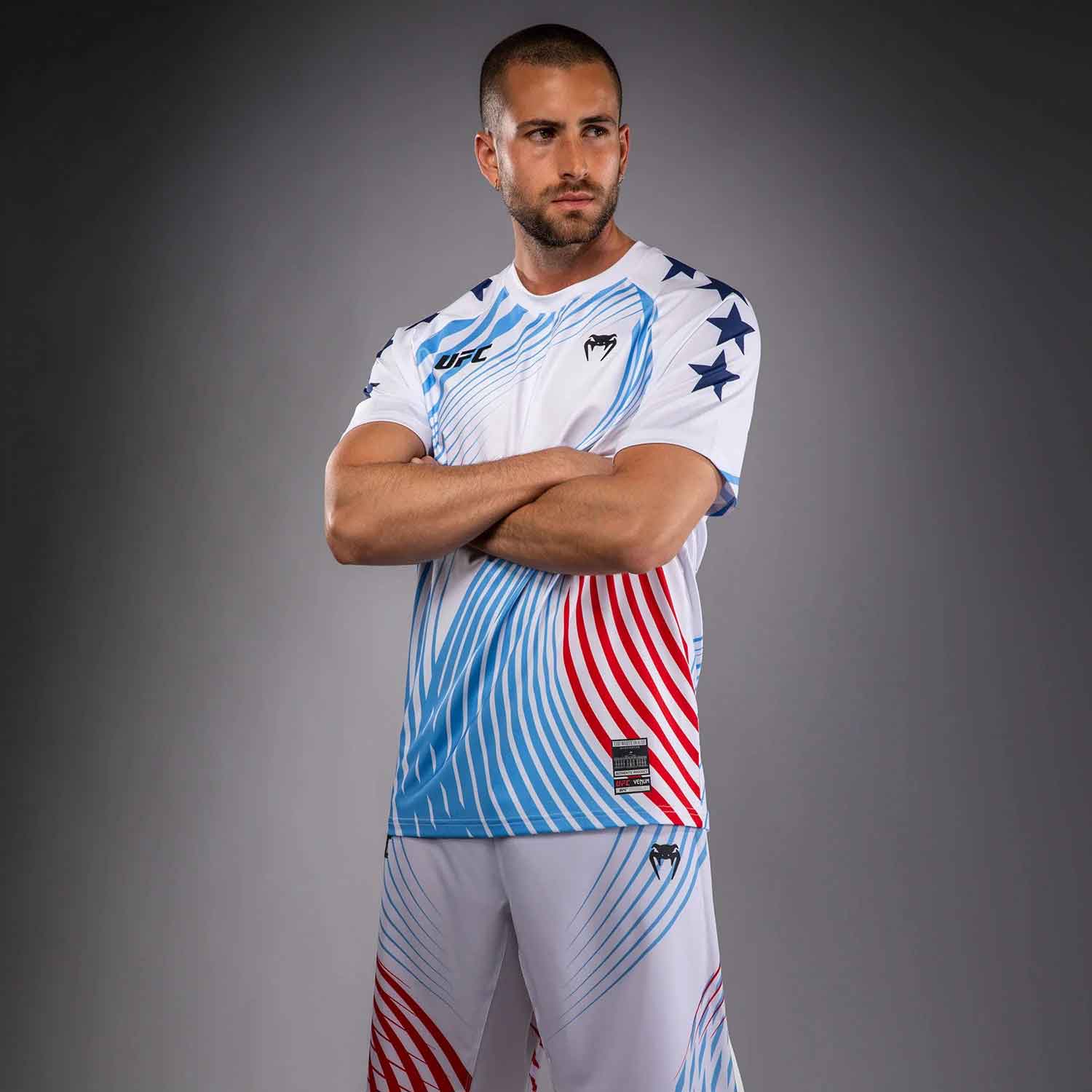 VENUM／ヴェナム　ジャージ　　Official UFC Freedom 250 by Venum Authentic Fight Night Men's White Walkout Jersey／オフィシャル UFC フリーダム 250 by ヴェナム オーセンティック ファイトナイト メンズ ホワイト ウォークアウトジャージ
