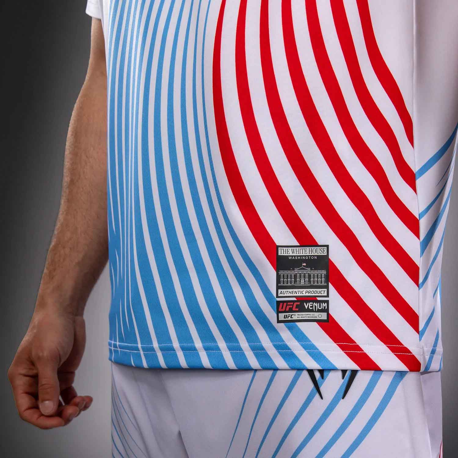 VENUM／ヴェナム　ジャージ　　Official UFC Freedom 250 by Venum Authentic Fight Night Men's White Walkout Jersey／オフィシャル UFC フリーダム 250 by ヴェナム オーセンティック ファイトナイト メンズ ホワイト ウォークアウトジャージ