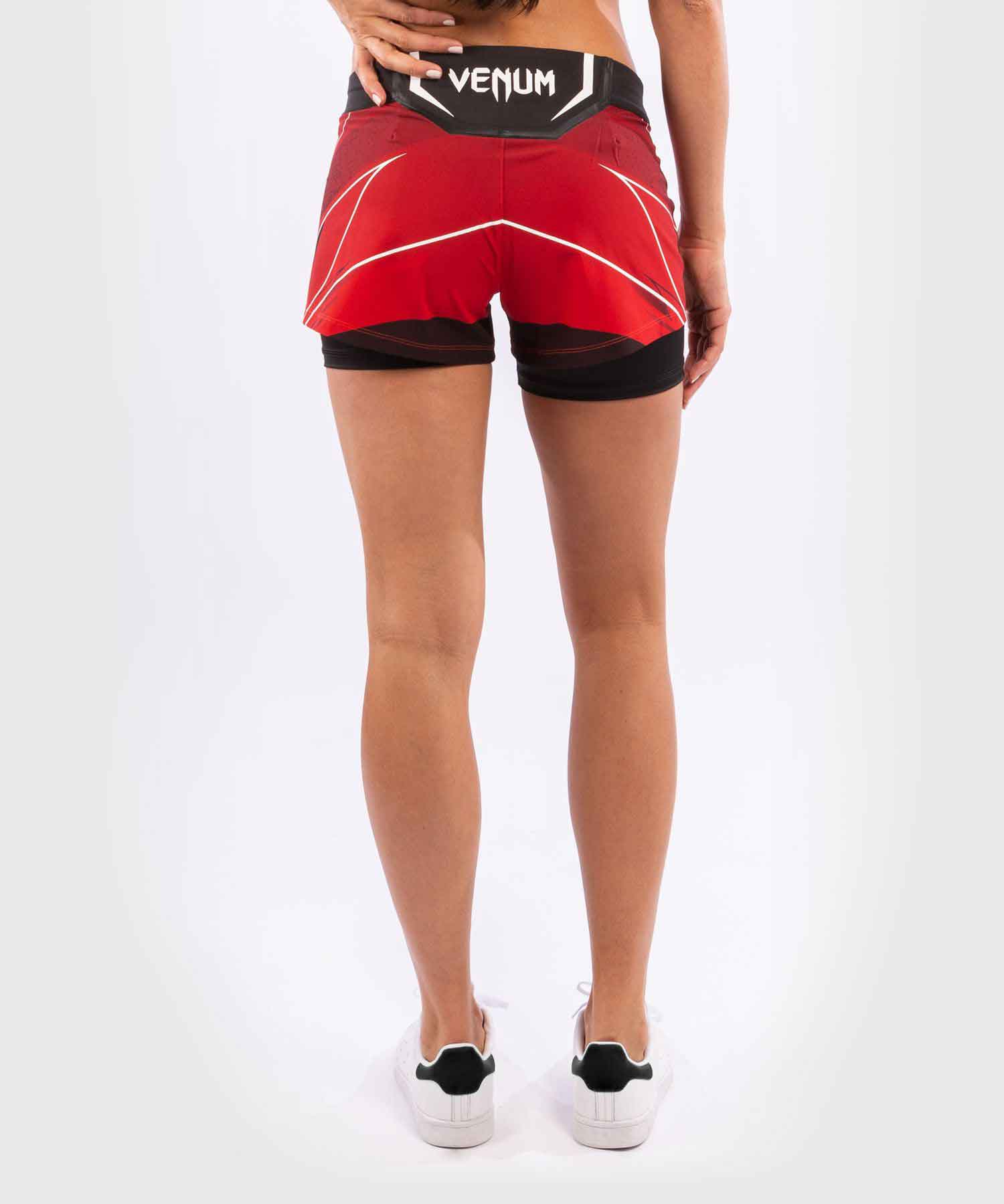 VENUM WOMEN／レディース　ファイトショーツ　　UFC VENUM AUTHENTIC FIGHT NIGHT WOMEN'S SHORTS SHORT FIT／UFC VENUM オーセンティック ファイトナイト レディース ショーツ ショートフィット（レッド／黒）