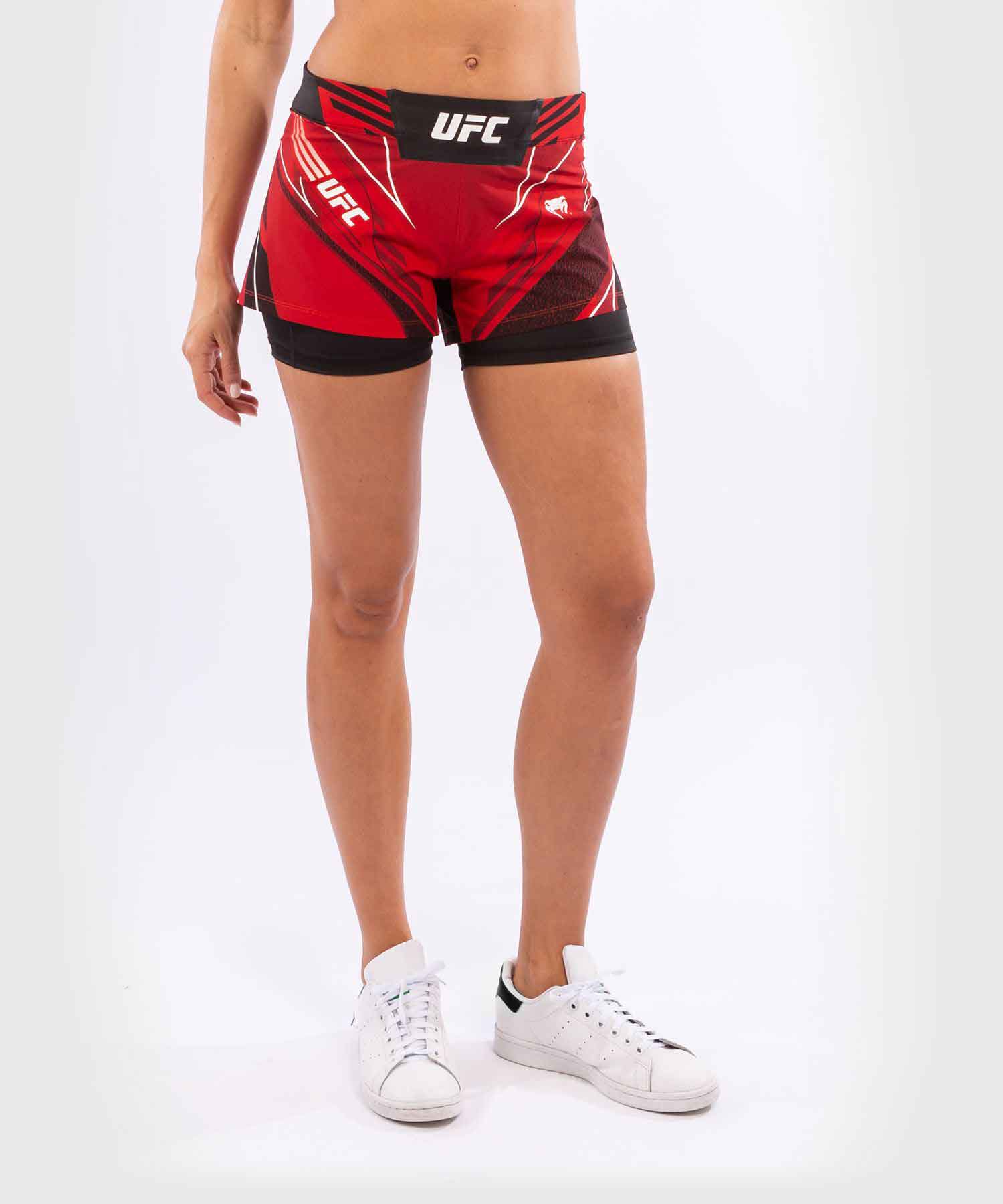 VENUM WOMEN／レディース　ファイトショーツ　　UFC VENUM AUTHENTIC FIGHT NIGHT WOMEN'S SHORTS SHORT FIT／UFC VENUM オーセンティック ファイトナイト レディース ショーツ ショートフィット（レッド／黒）